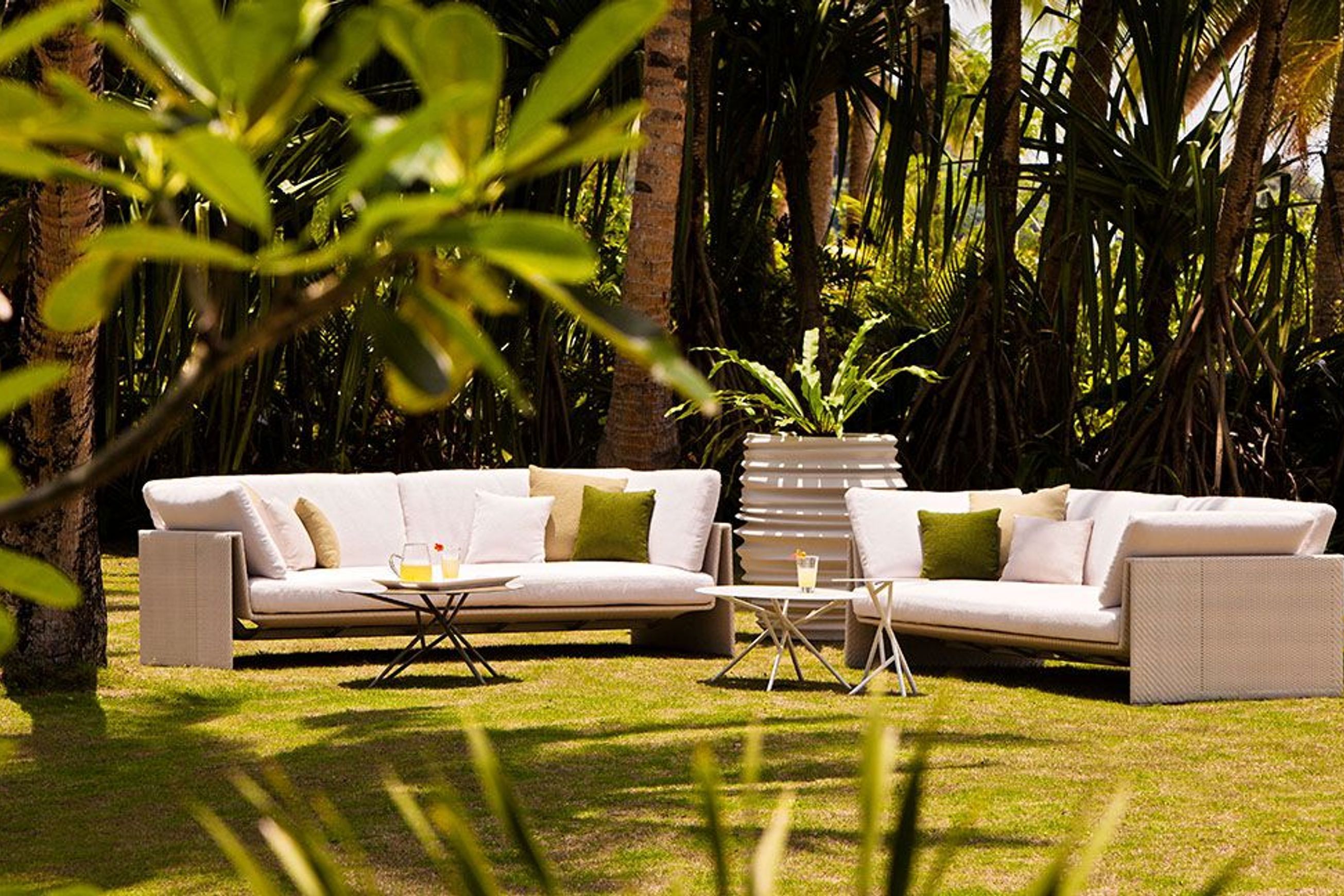 Babylon planterby Dedon