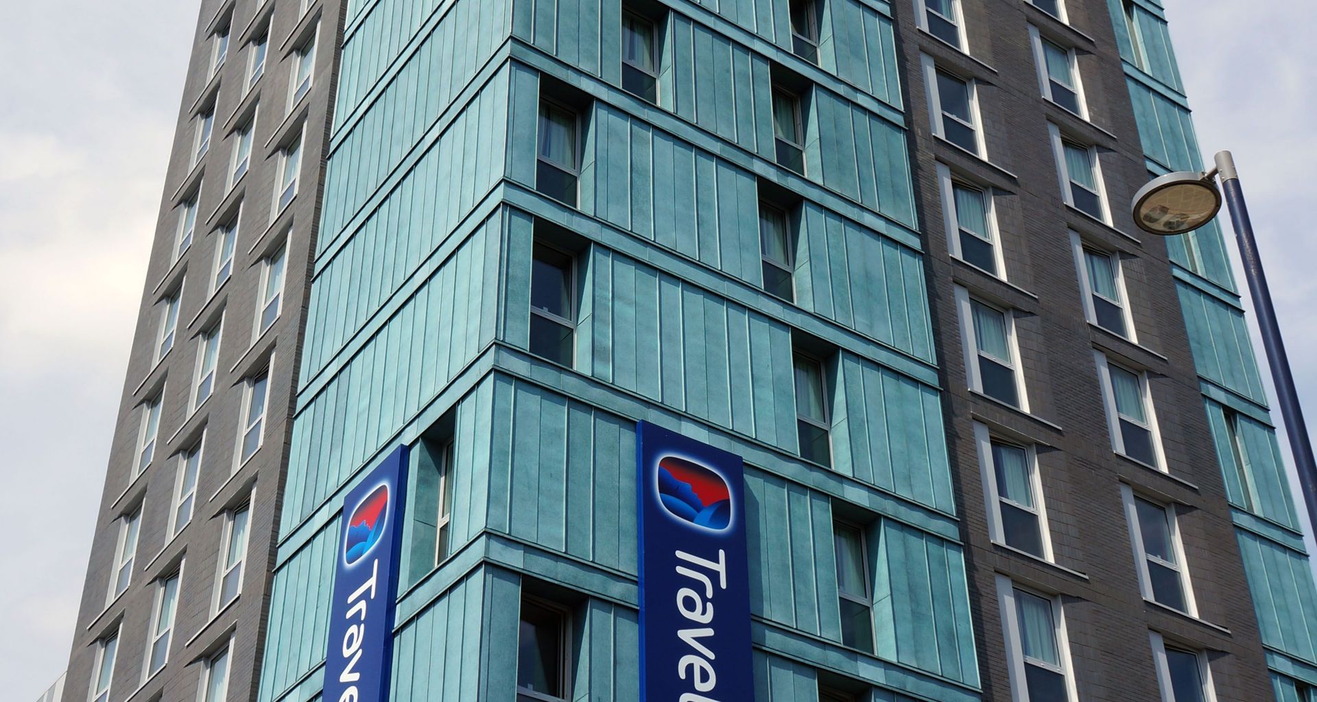 Waltharnstow Travelodge banner