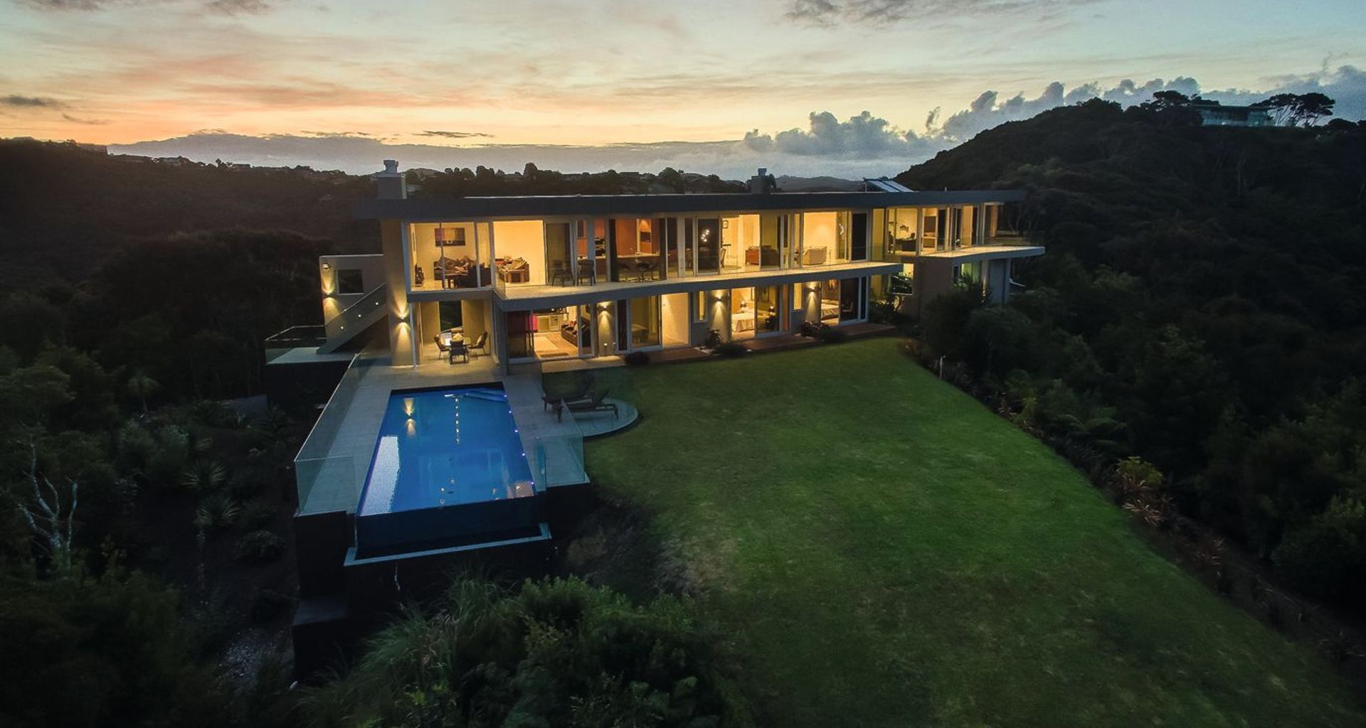 Paihia Holiday House banner