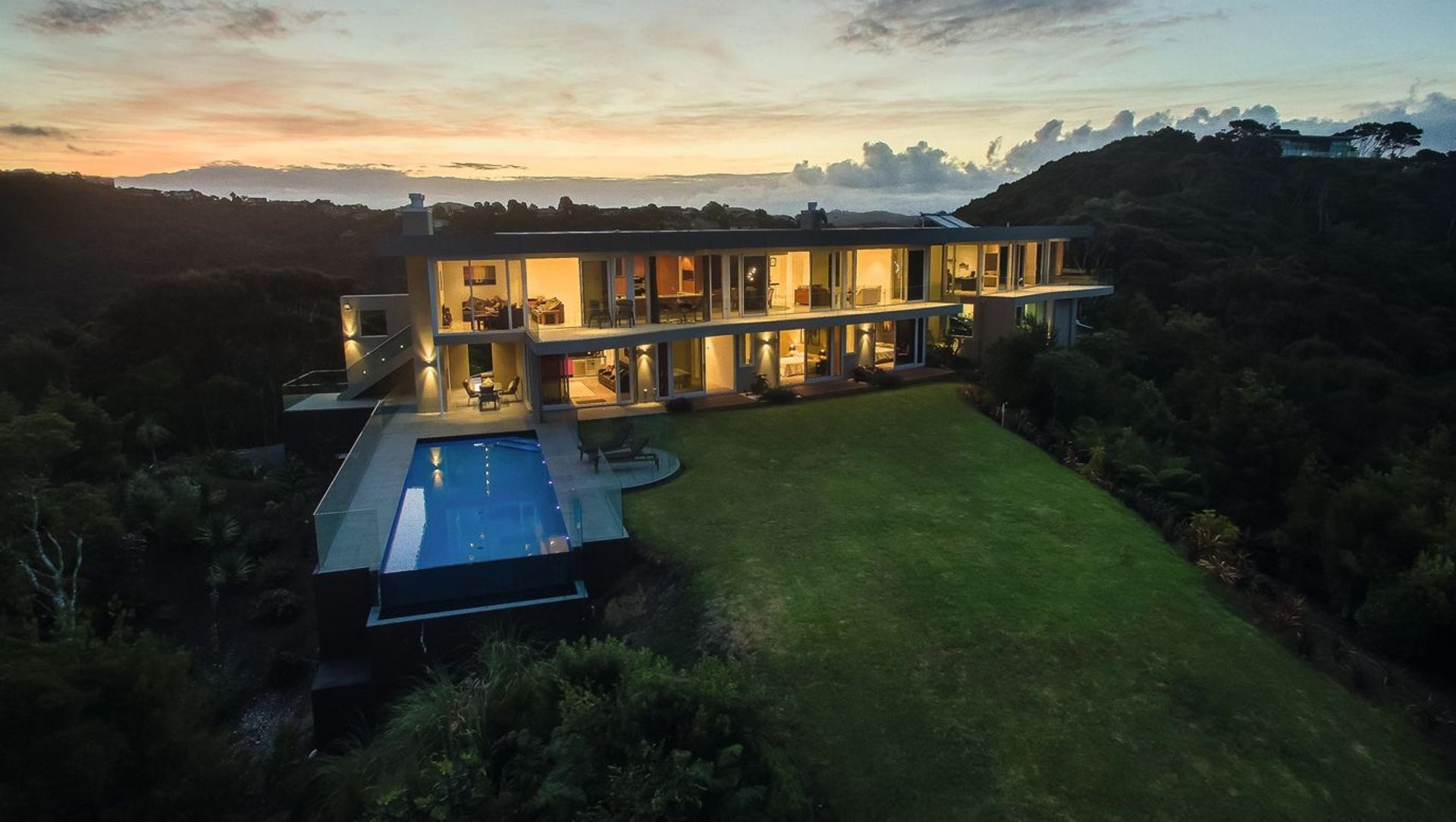 Paihia Holiday House banner