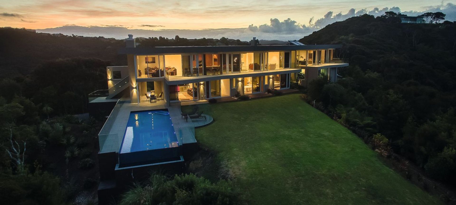 Paihia Holiday House banner