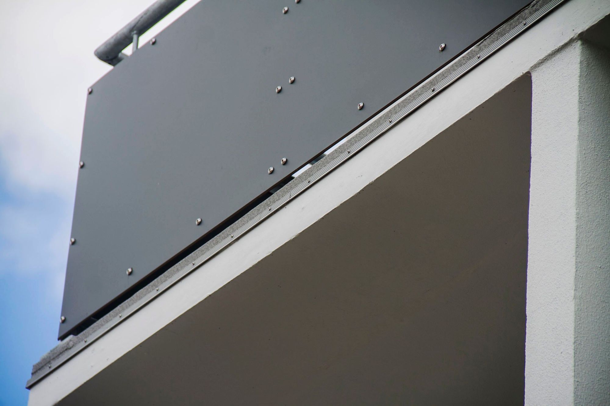 Apartment complex  gets new decks and walkway | Dec-K-ing PVC membrane.