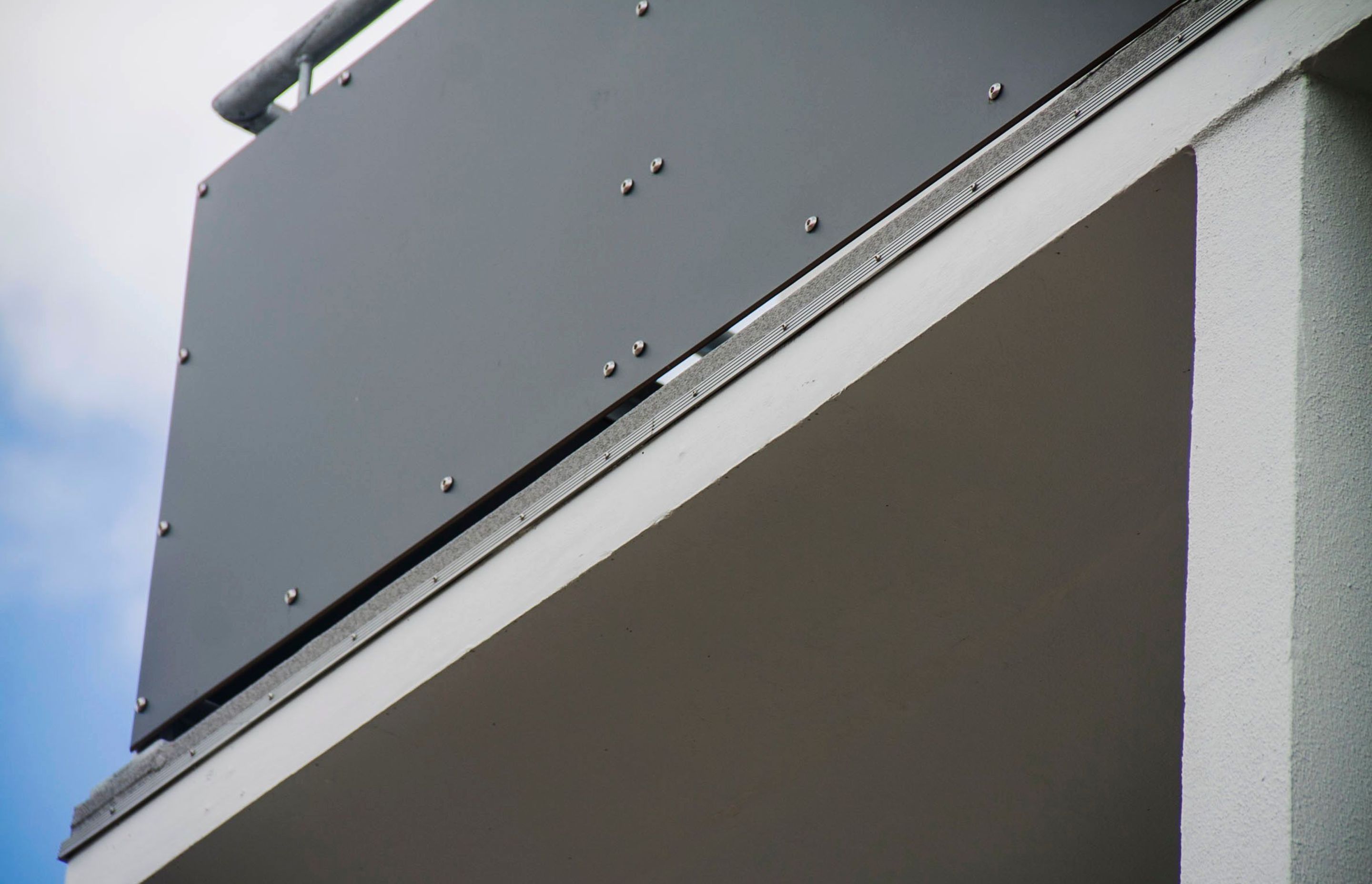 Apartment complex  gets new decks and walkway | Dec-K-ing PVC membrane.