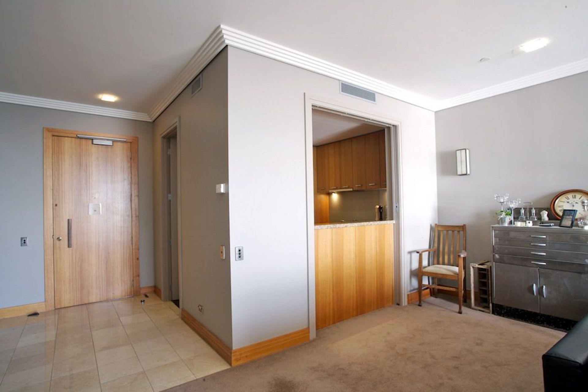 Metropolis Apartment