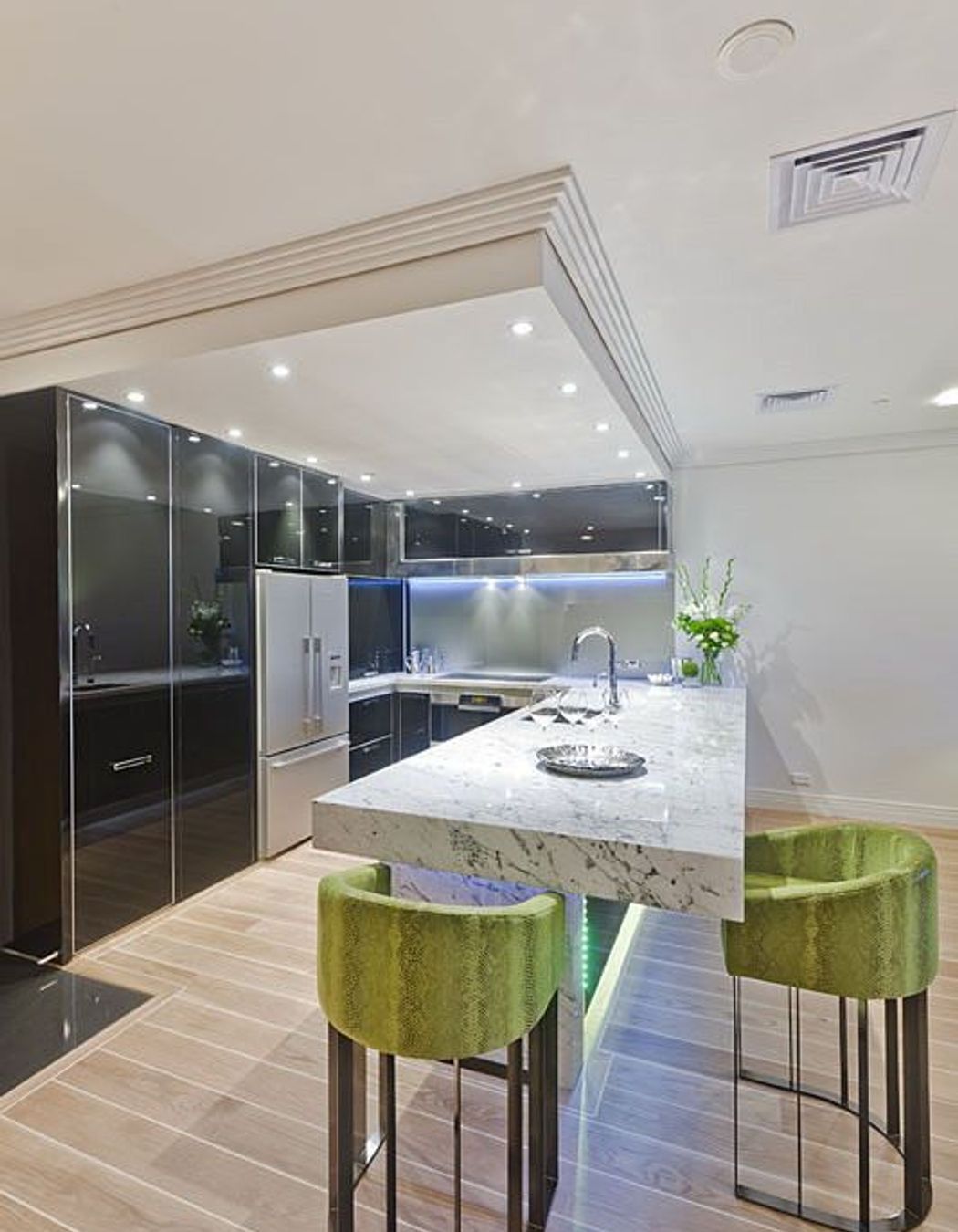 Metropolis Apartment