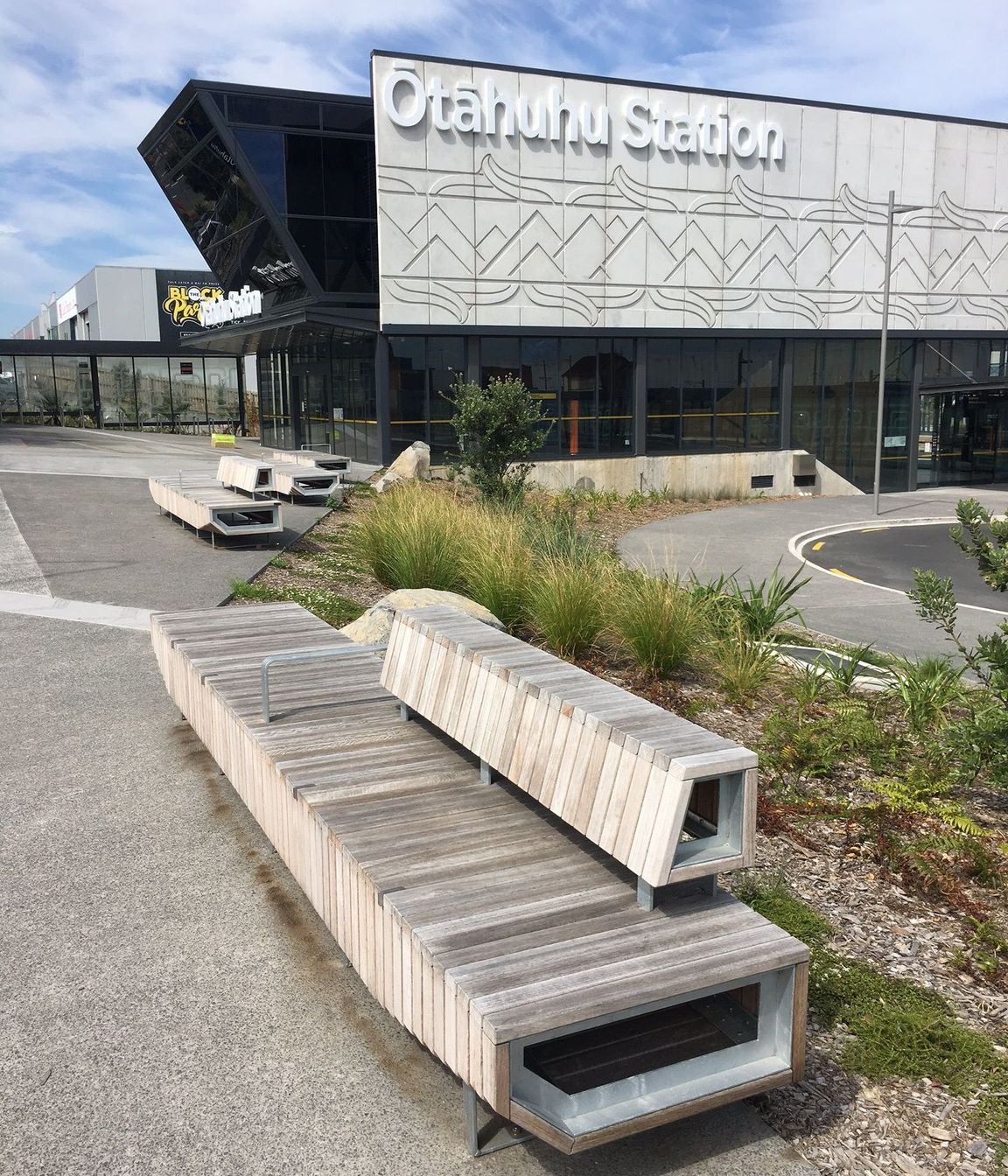 Bus & Train Station Outdoor Furniture