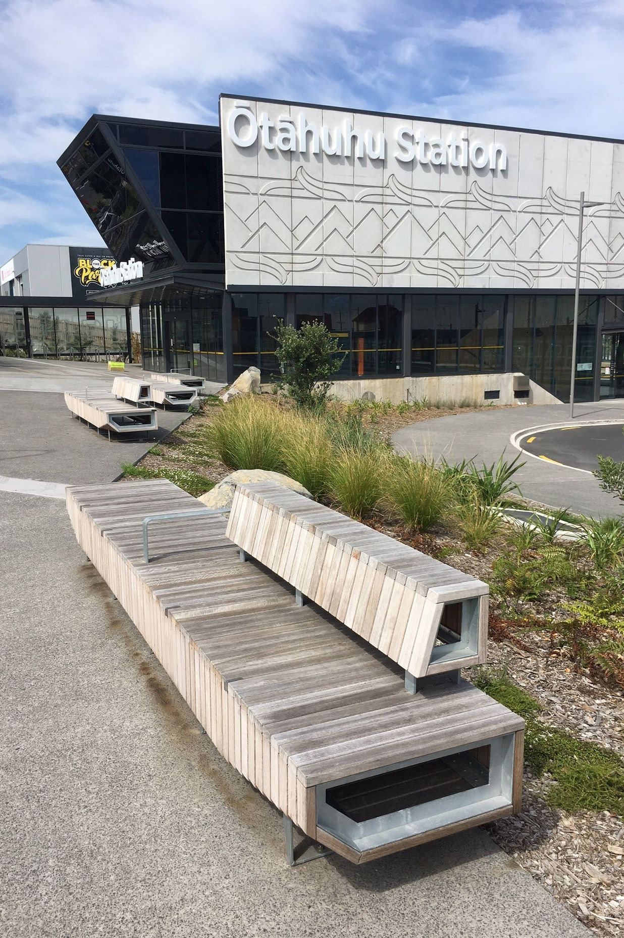 Bus & Train Station Outdoor Furniture