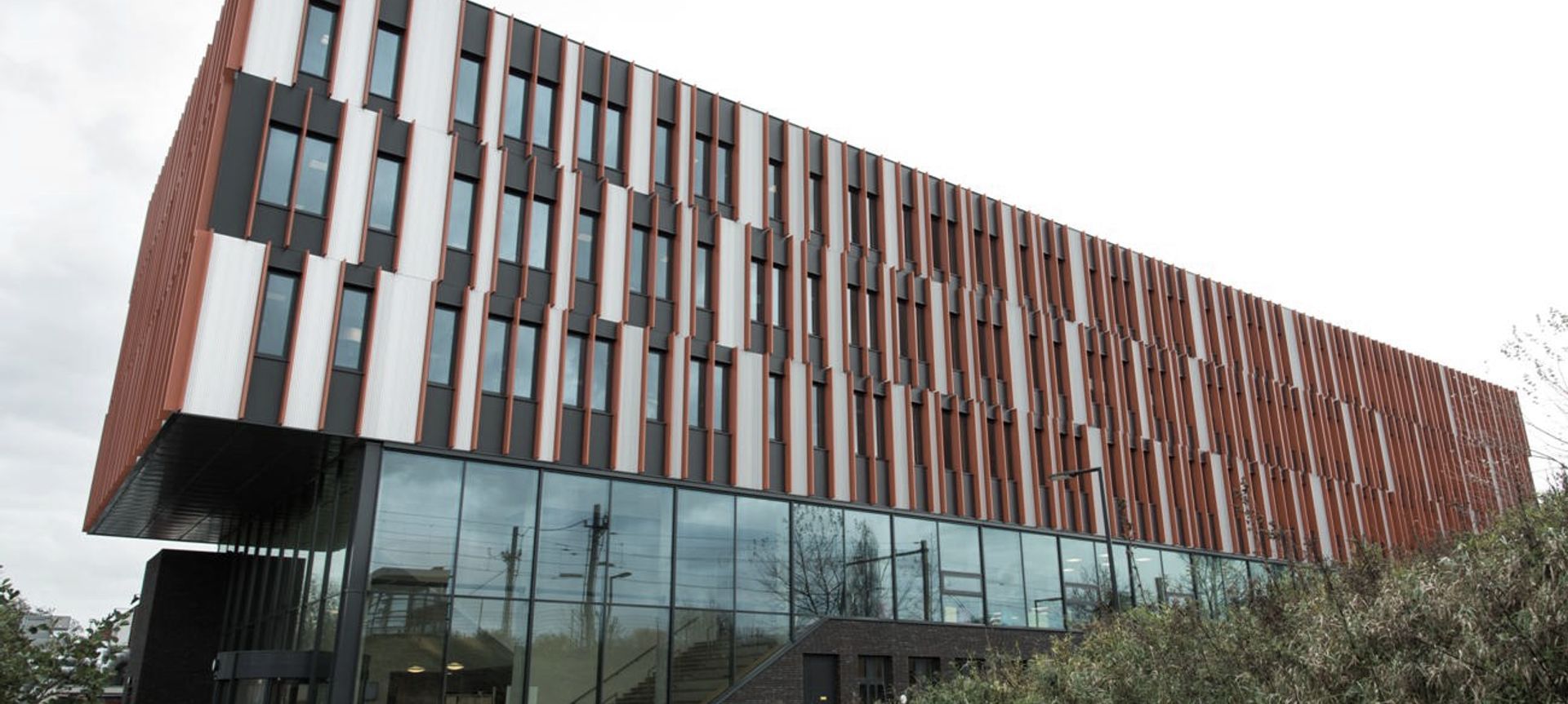 The Hout & Meubileringscollege banner