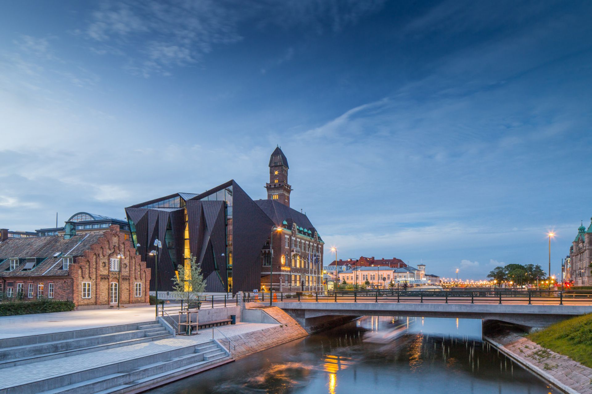 WORLD MARITIME UNIVERSITY