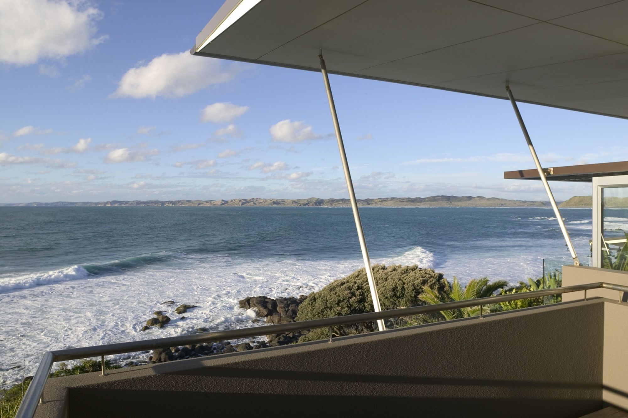 Raglan House