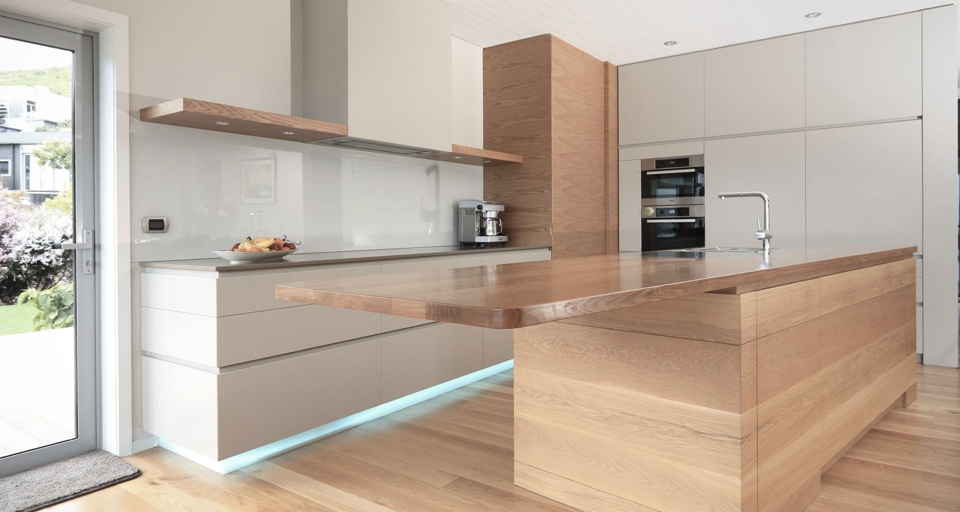 Solid Oak Kitchen banner