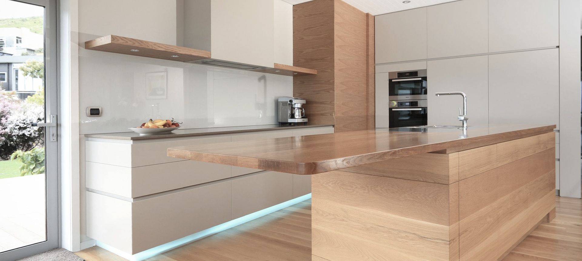 Solid Oak Kitchen banner