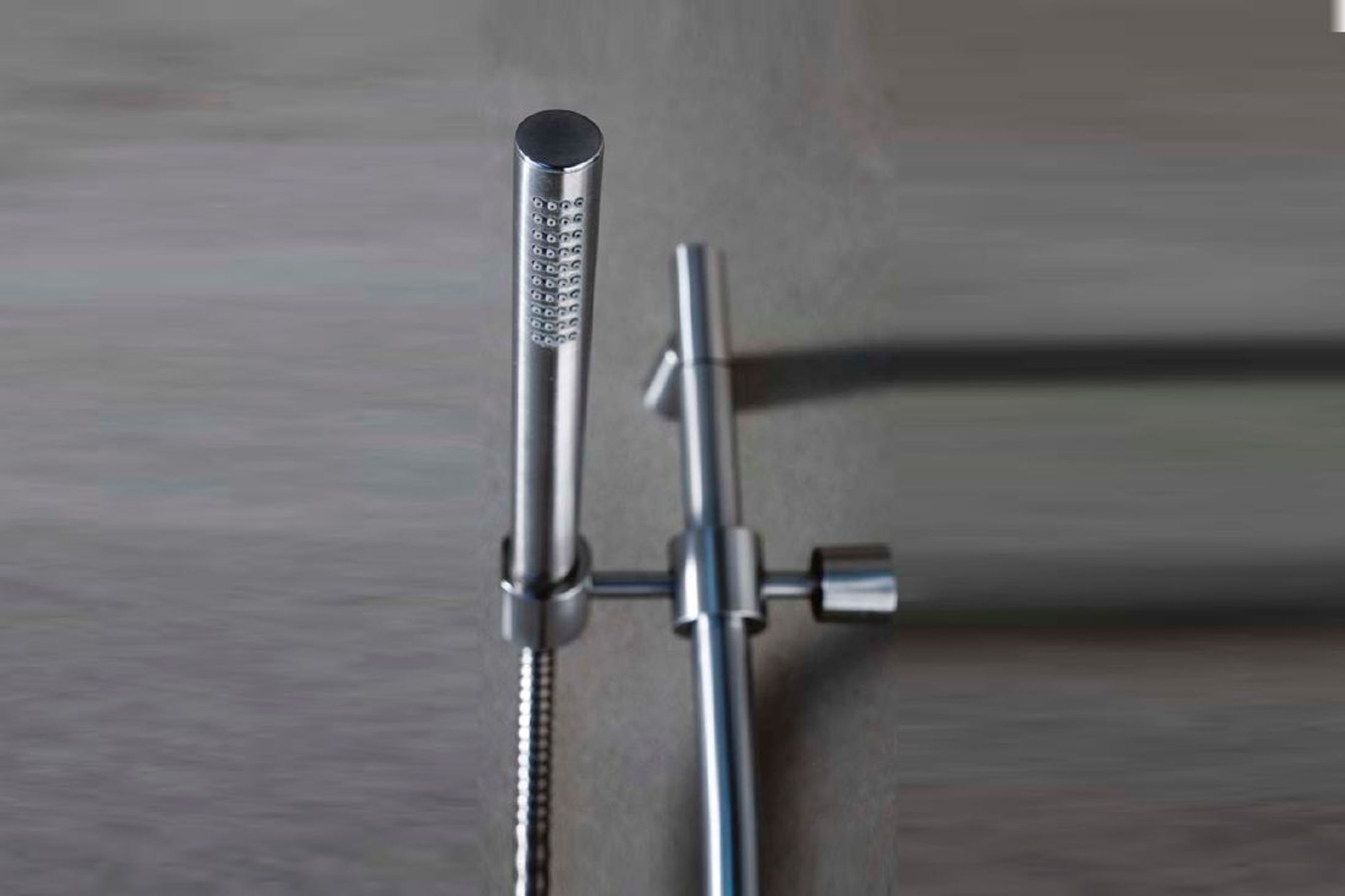 18 Shower Sliding Rail by QUADRO