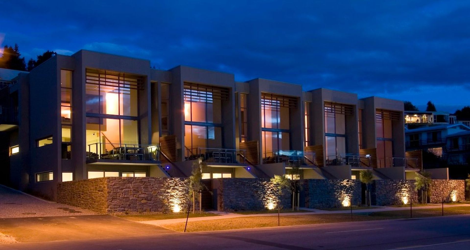 Lakeshore Springs Apartments - Wanaka banner