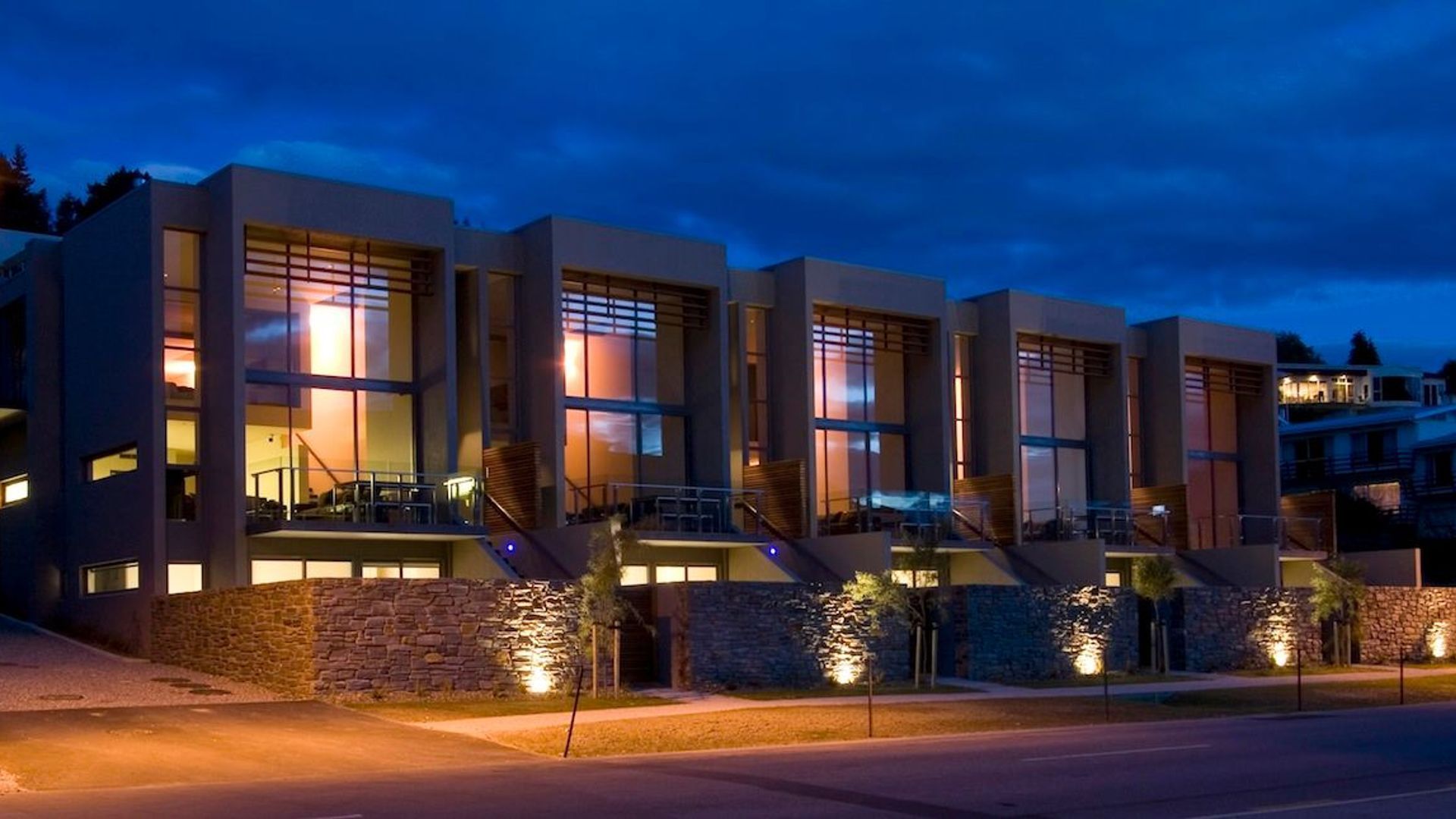 Lakeshore Springs Apartments - Wanaka banner