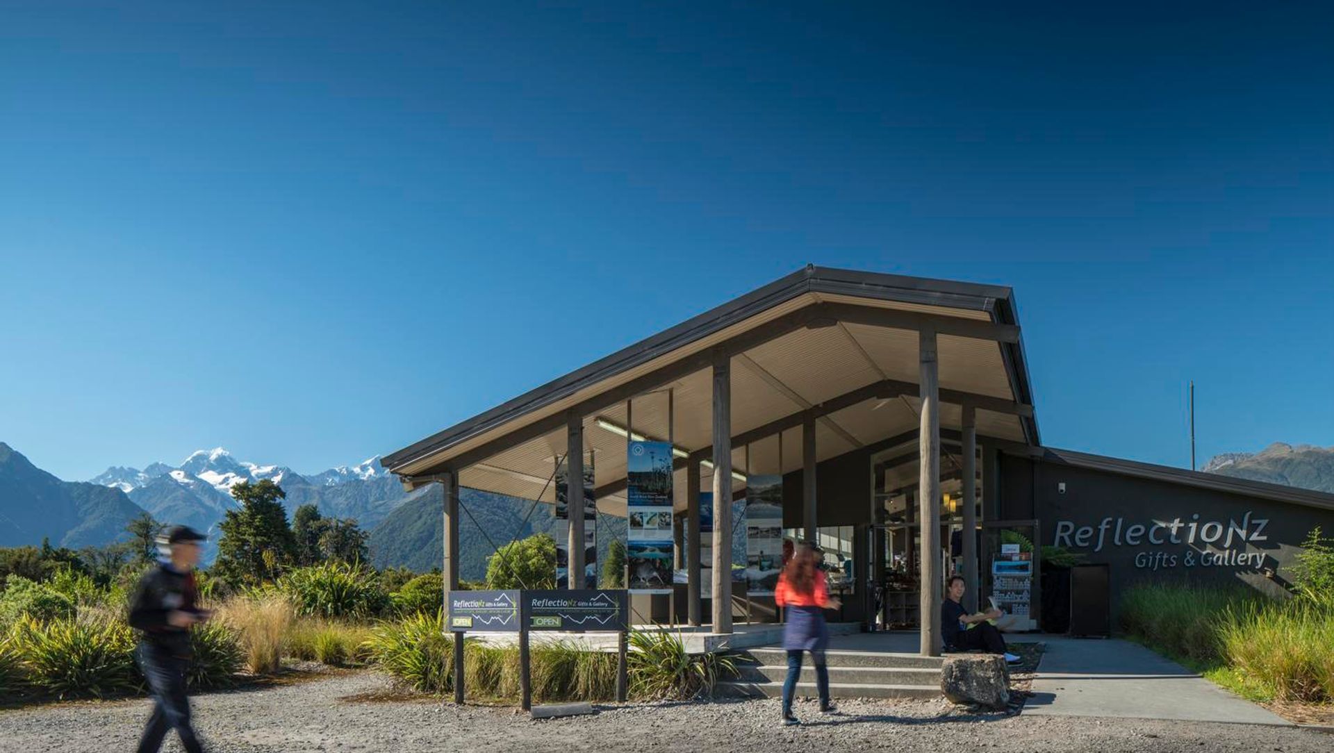 Lake Matheson Visitors Centre banner