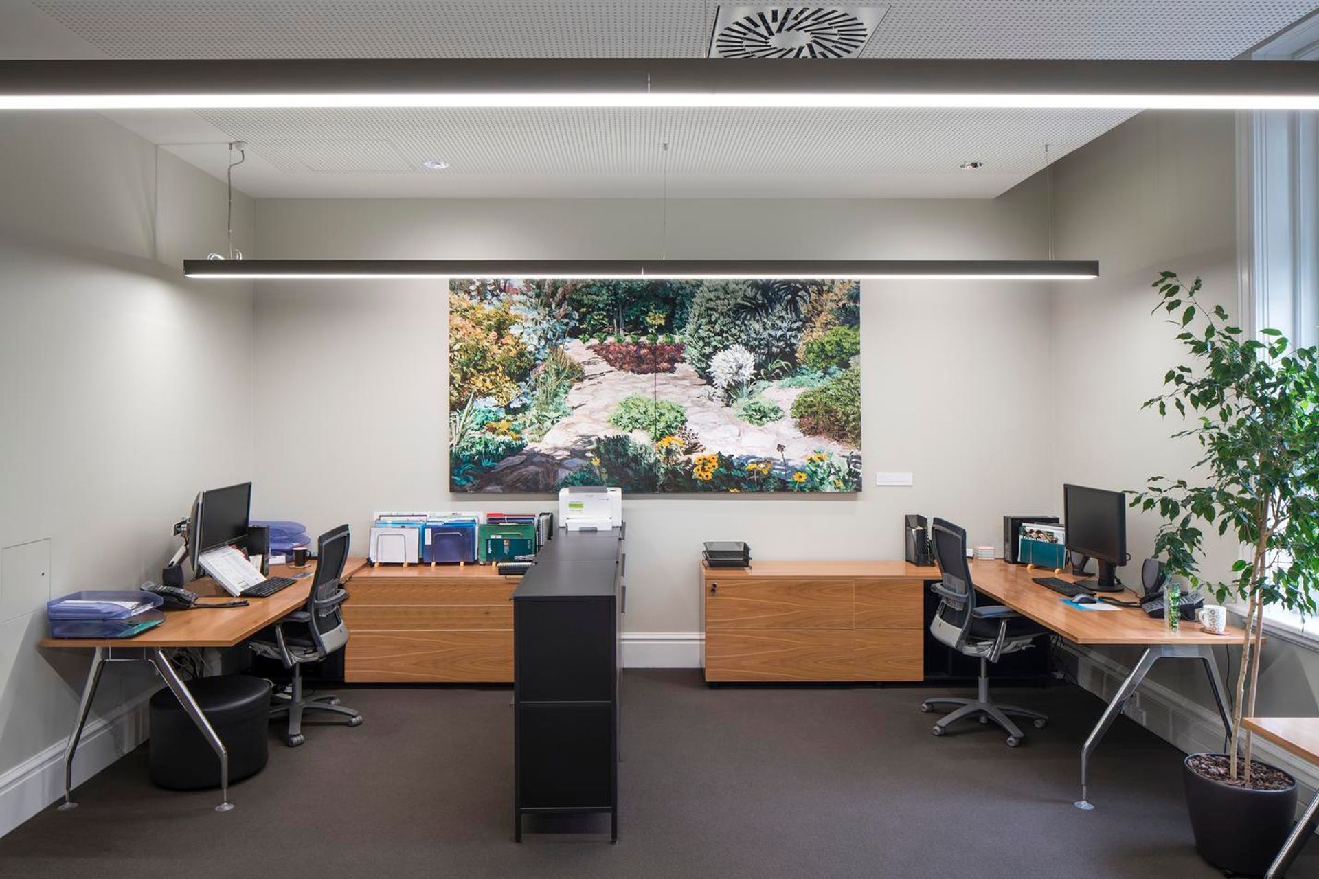 VUW EXECUTIVE OFFICES