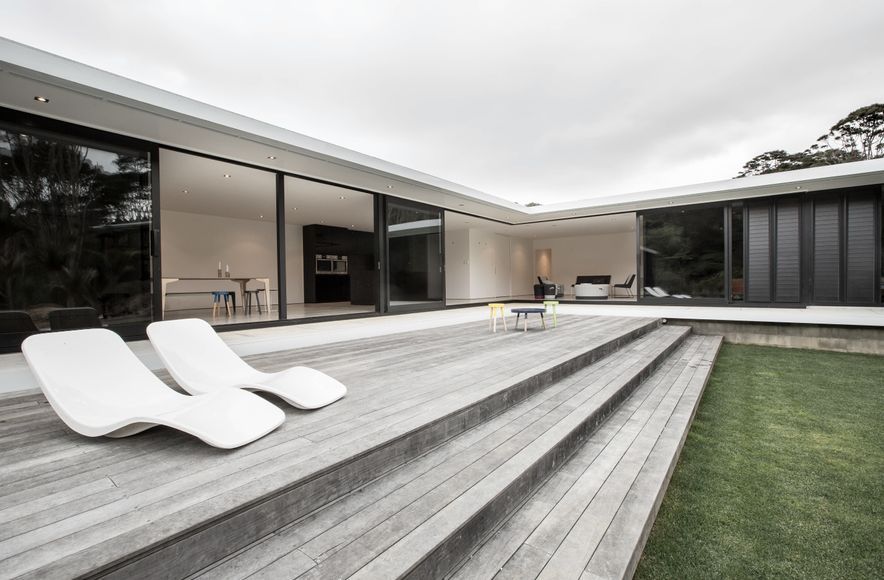 V House by CHRIS TATE