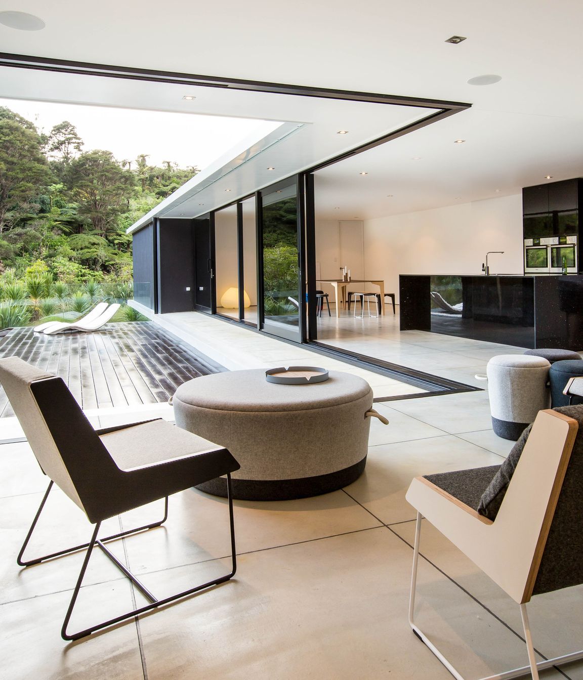 V House by CHRIS TATE