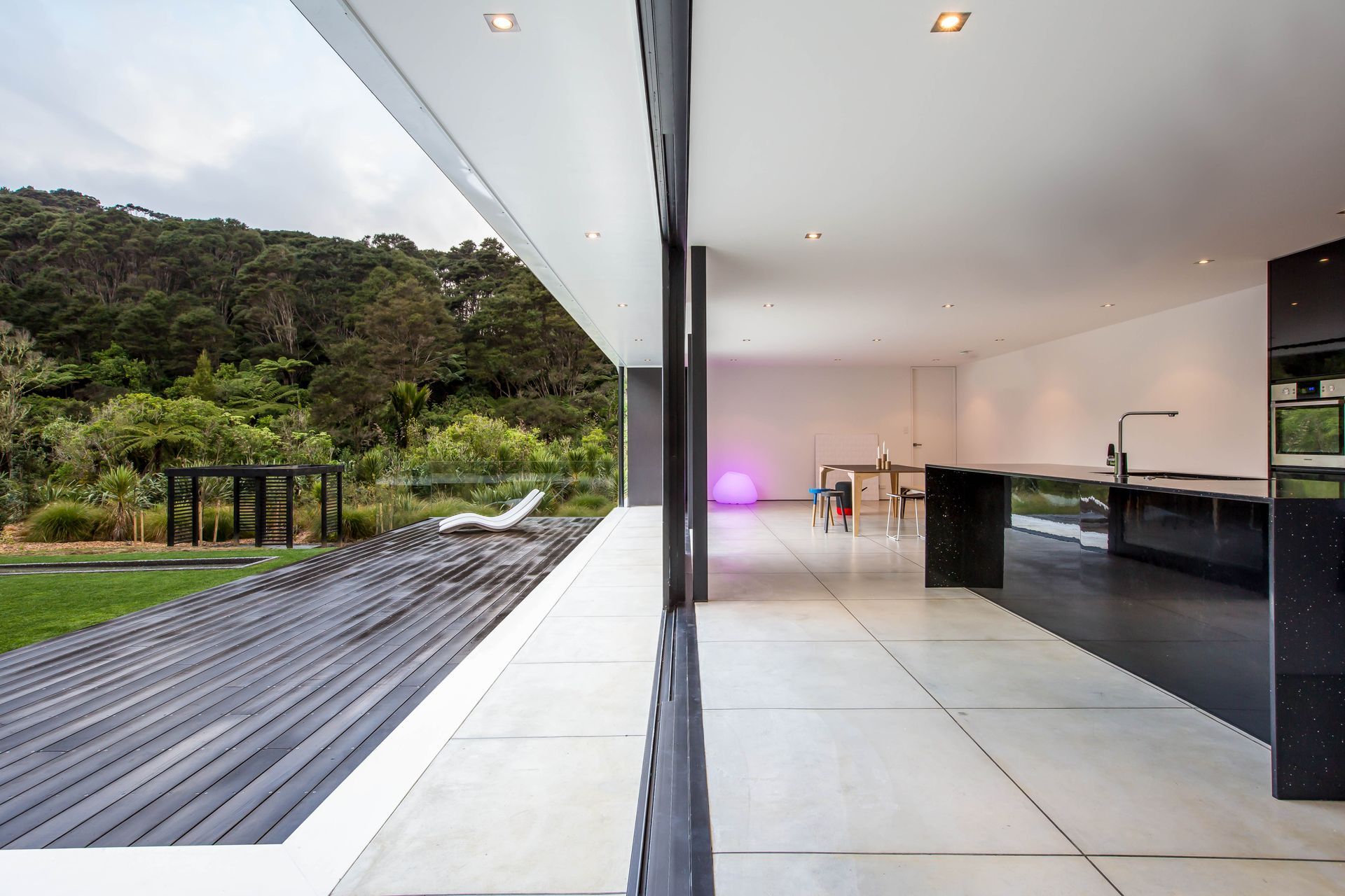 V House by CHRIS TATE