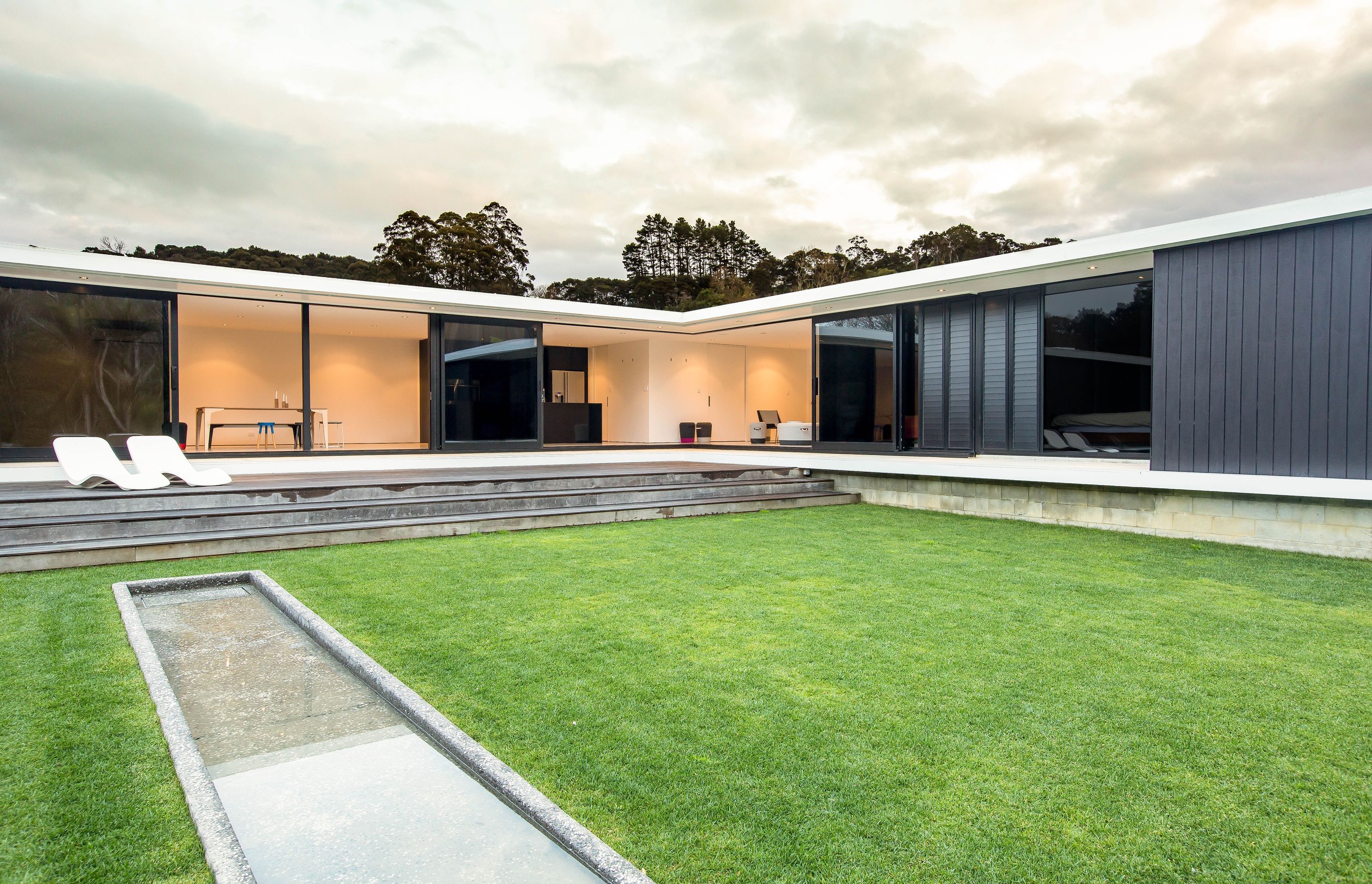 V House by CHRIS TATE