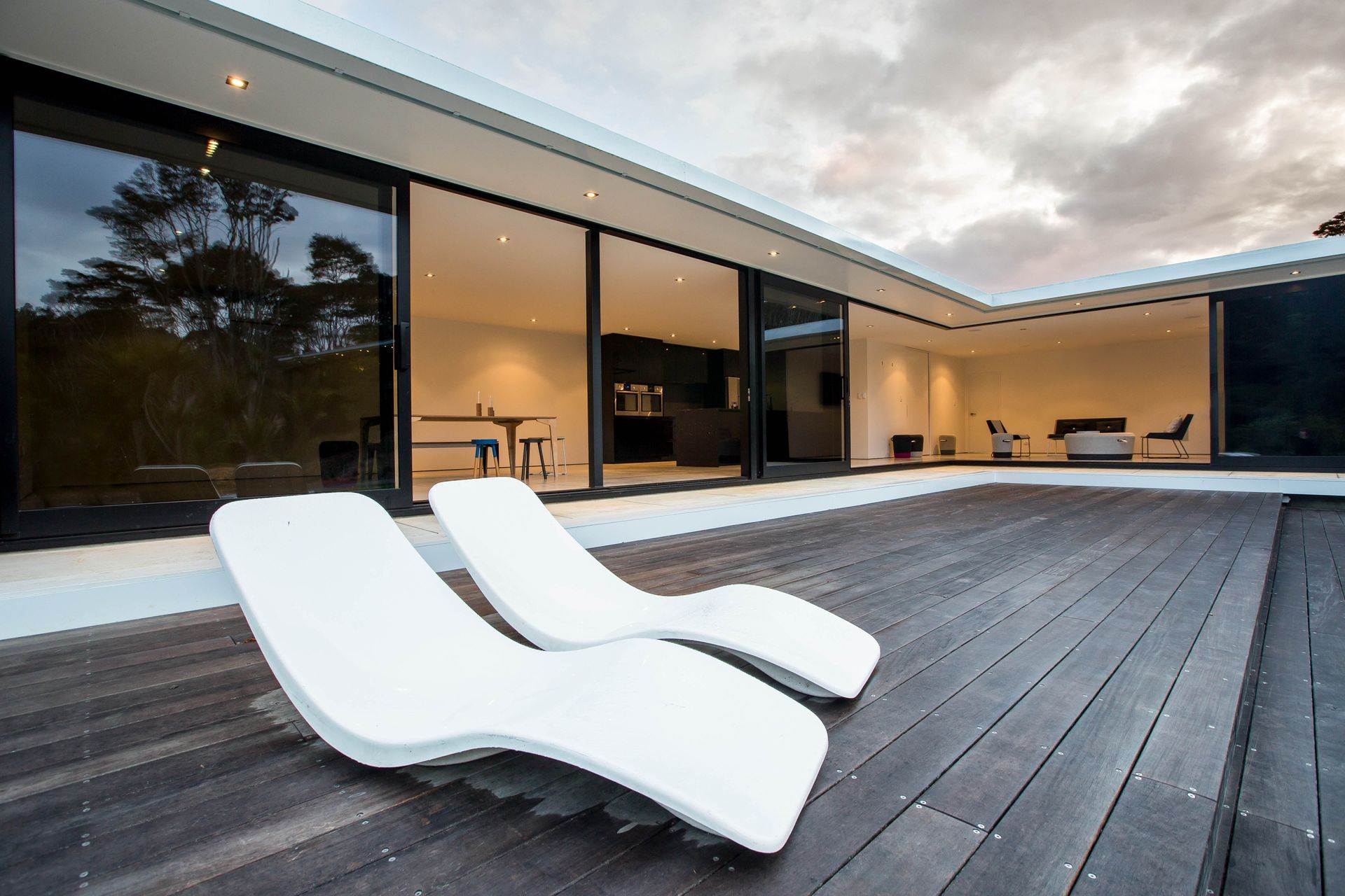 V House by CHRIS TATE