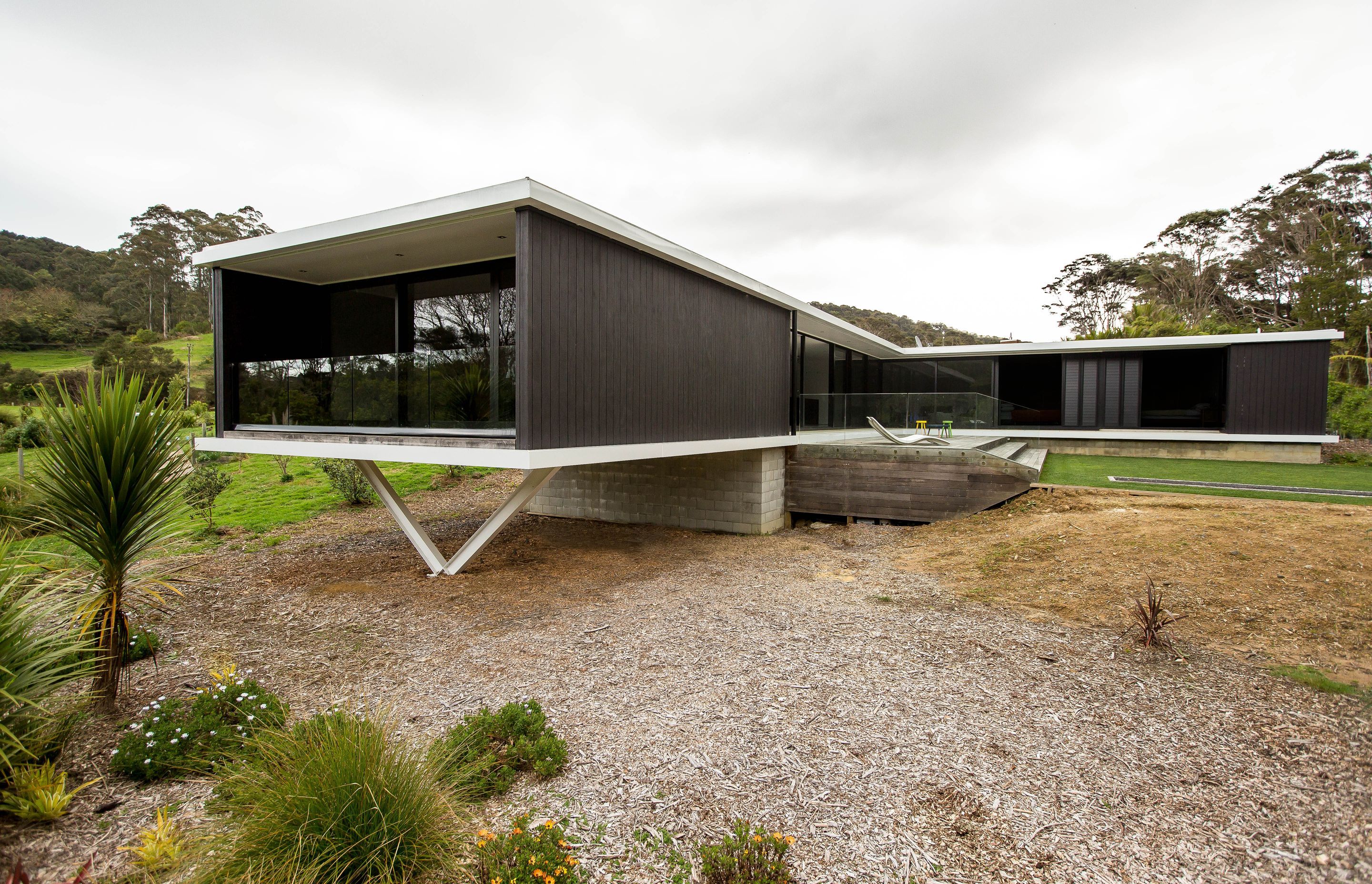 V House by CHRIS TATE