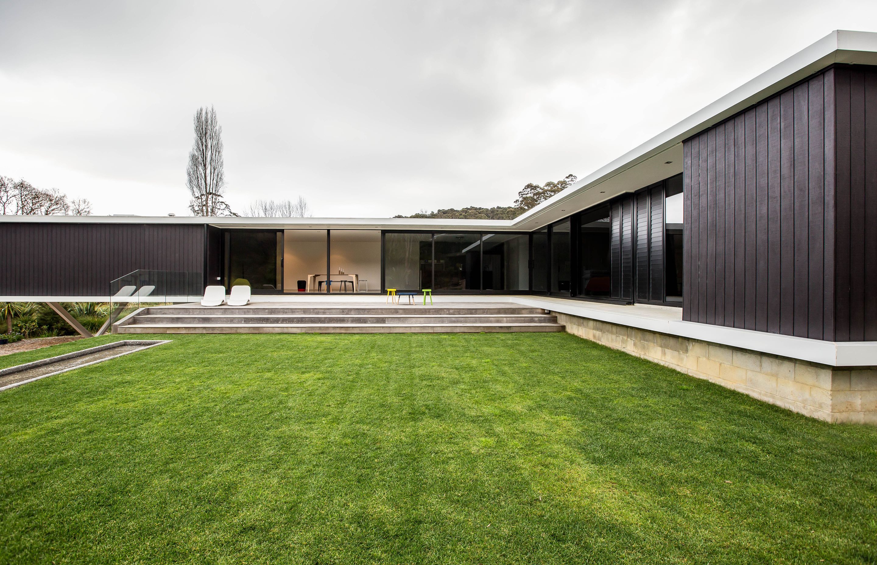 V House by CHRIS TATE