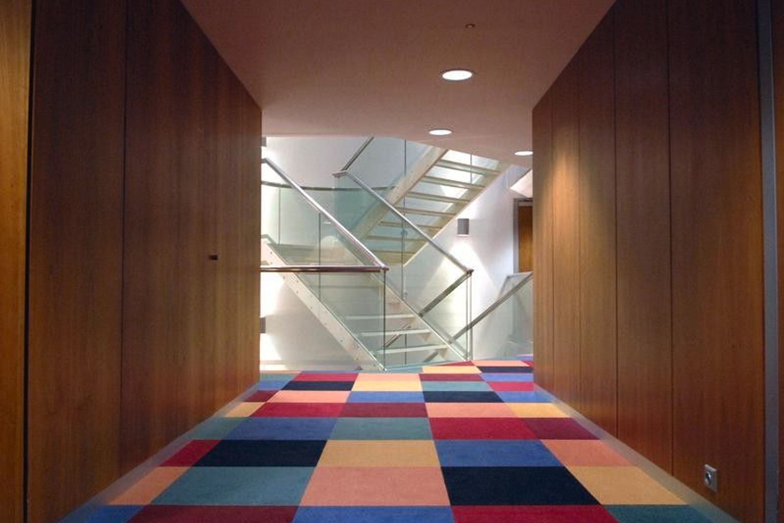 Cambridge& Cut Pile Carpet Tiles by modulyss