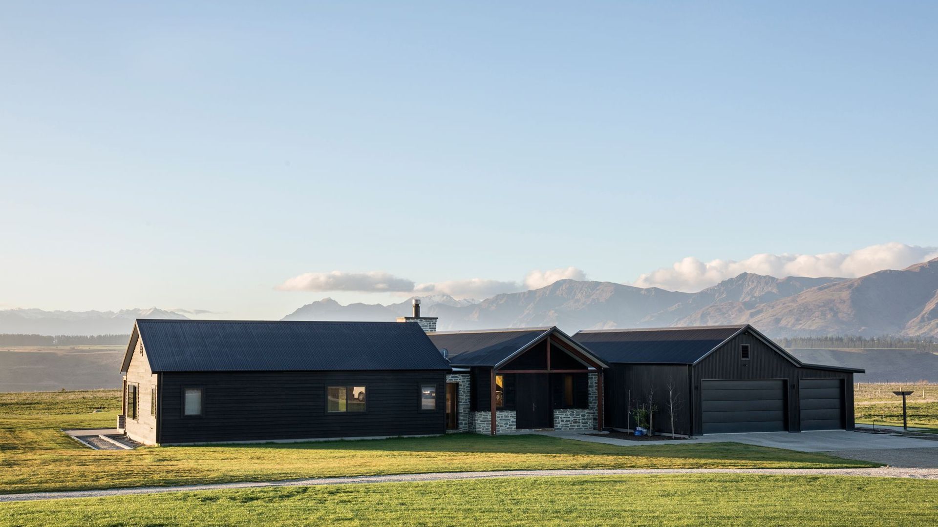 Clutha River Farmhouse banner