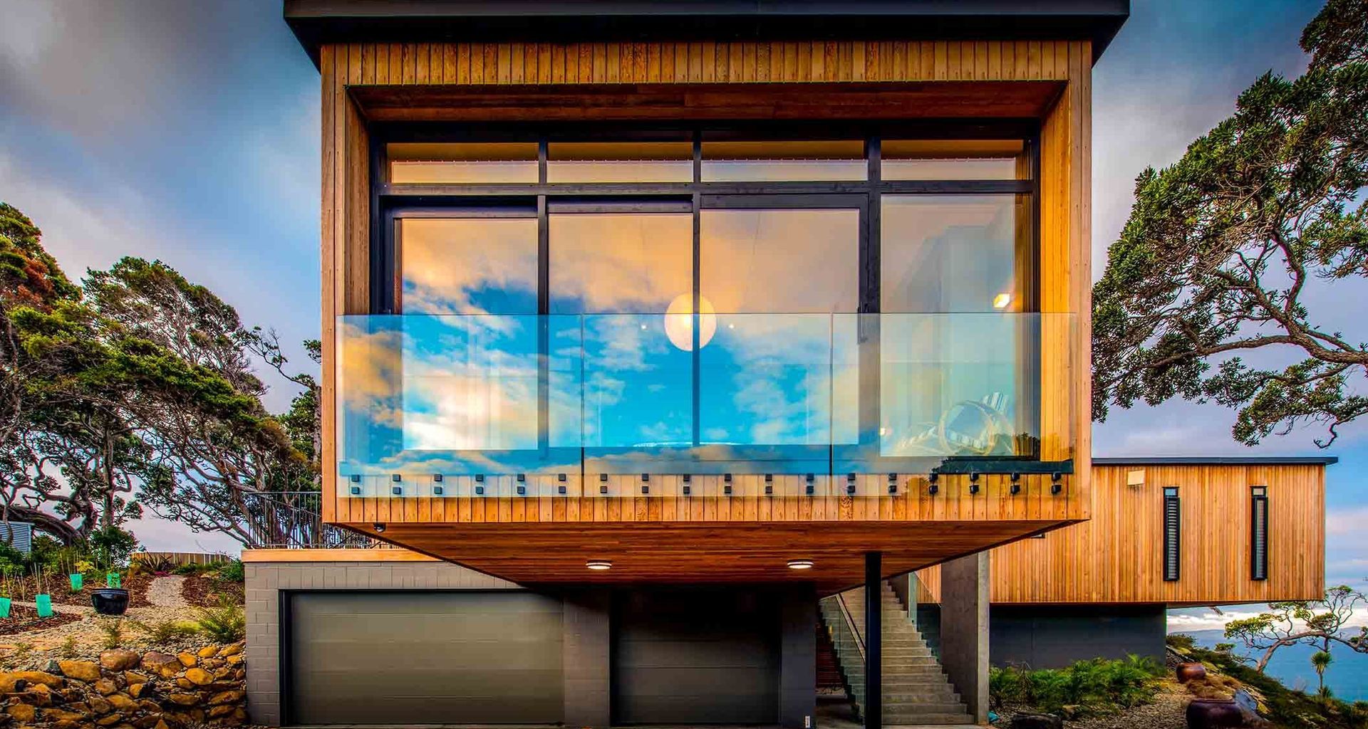 Moureeses Bay House banner
