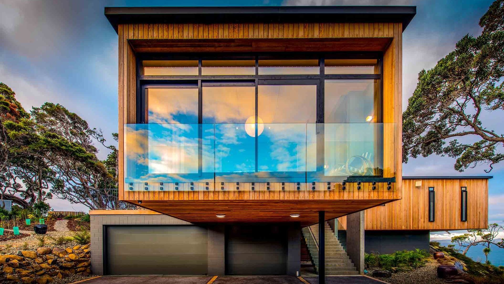 Moureeses Bay House banner