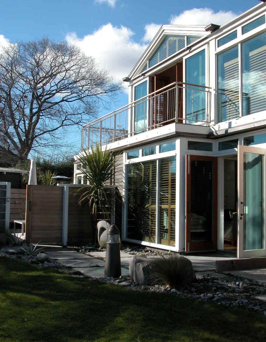 LAKESIDE BOUTIQUE ACCOMMODATION