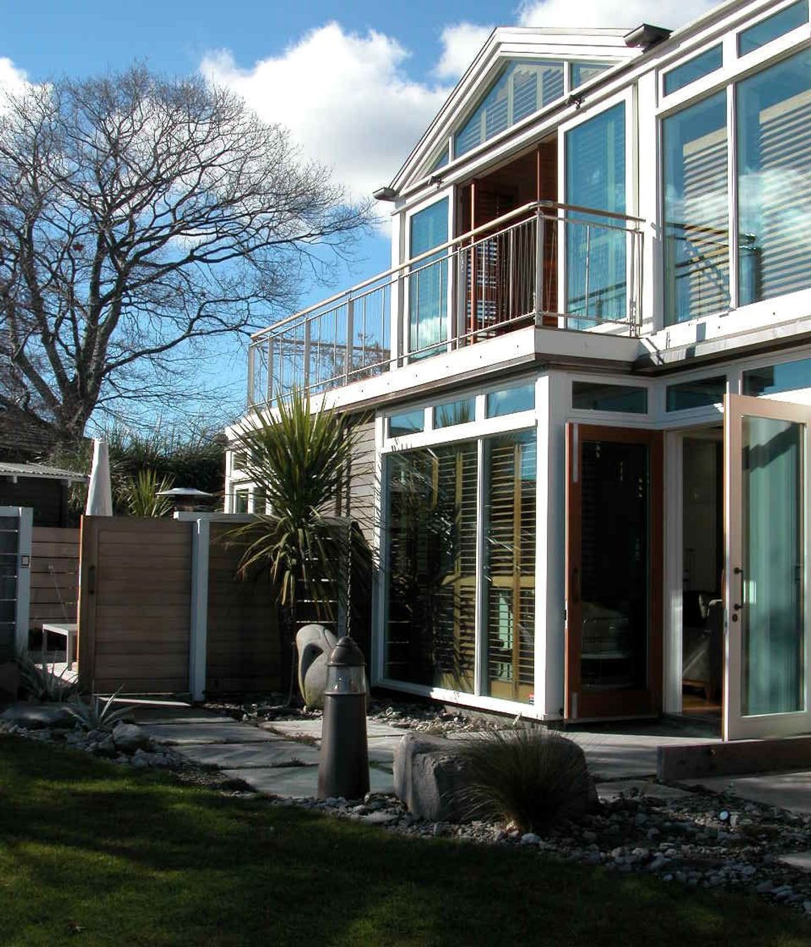 LAKESIDE BOUTIQUE ACCOMMODATION