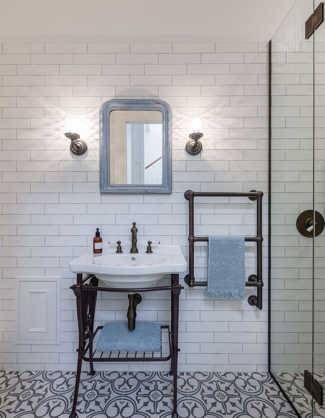 Classic Powder room/Guest bathroom in Epsom