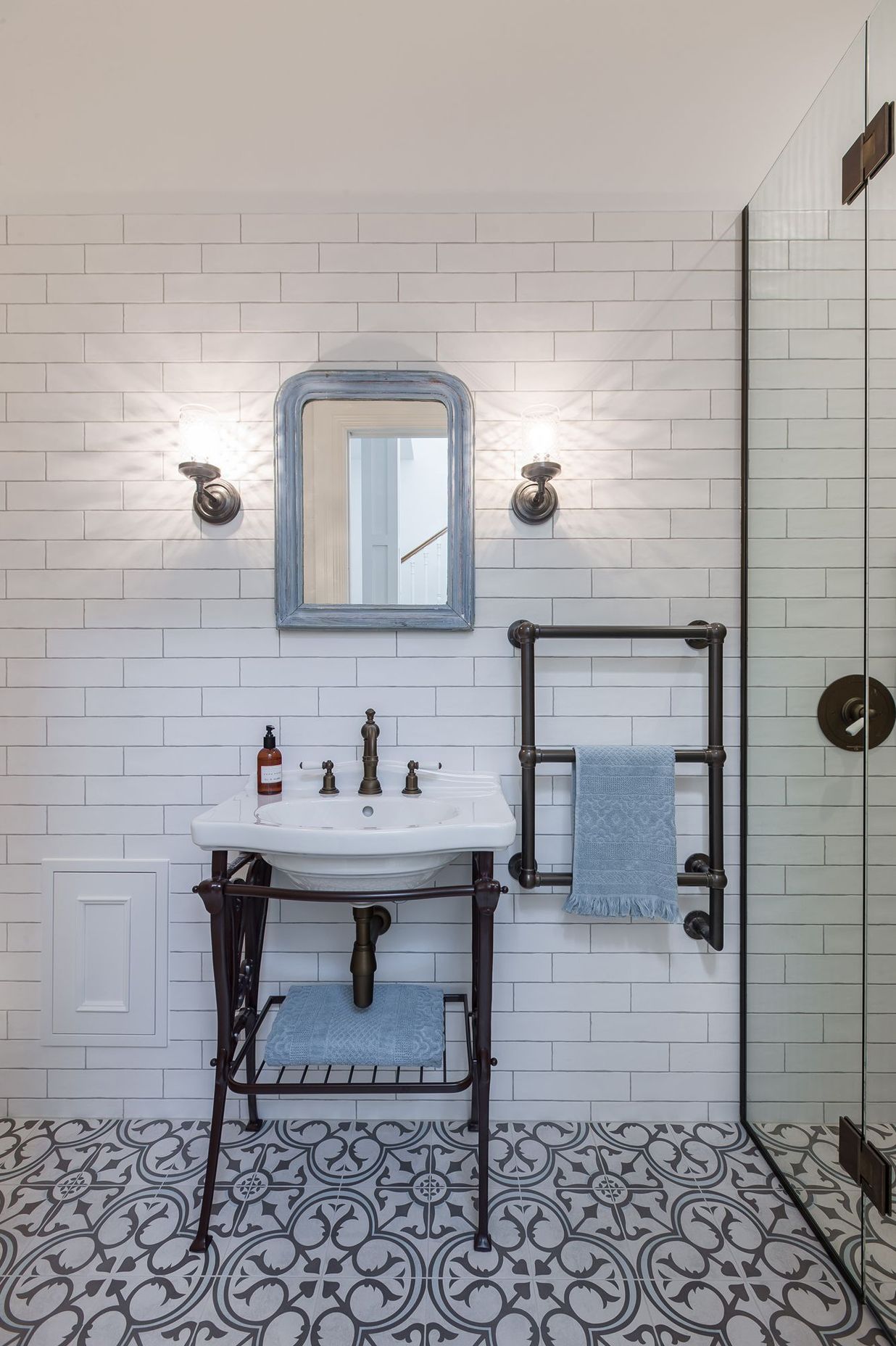 Classic Powder room/Guest bathroom in Epsom 