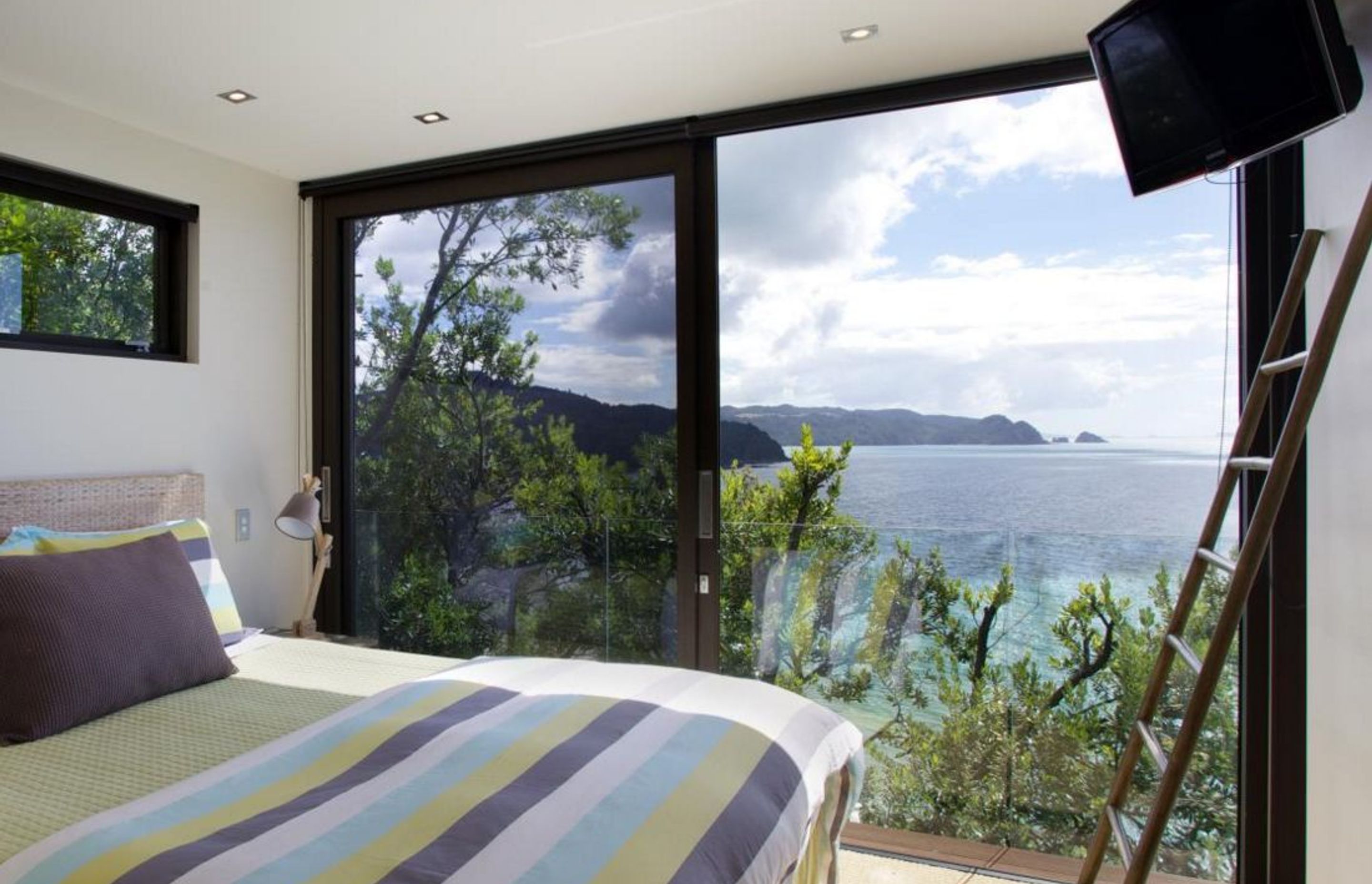 Tairua Clifftop House