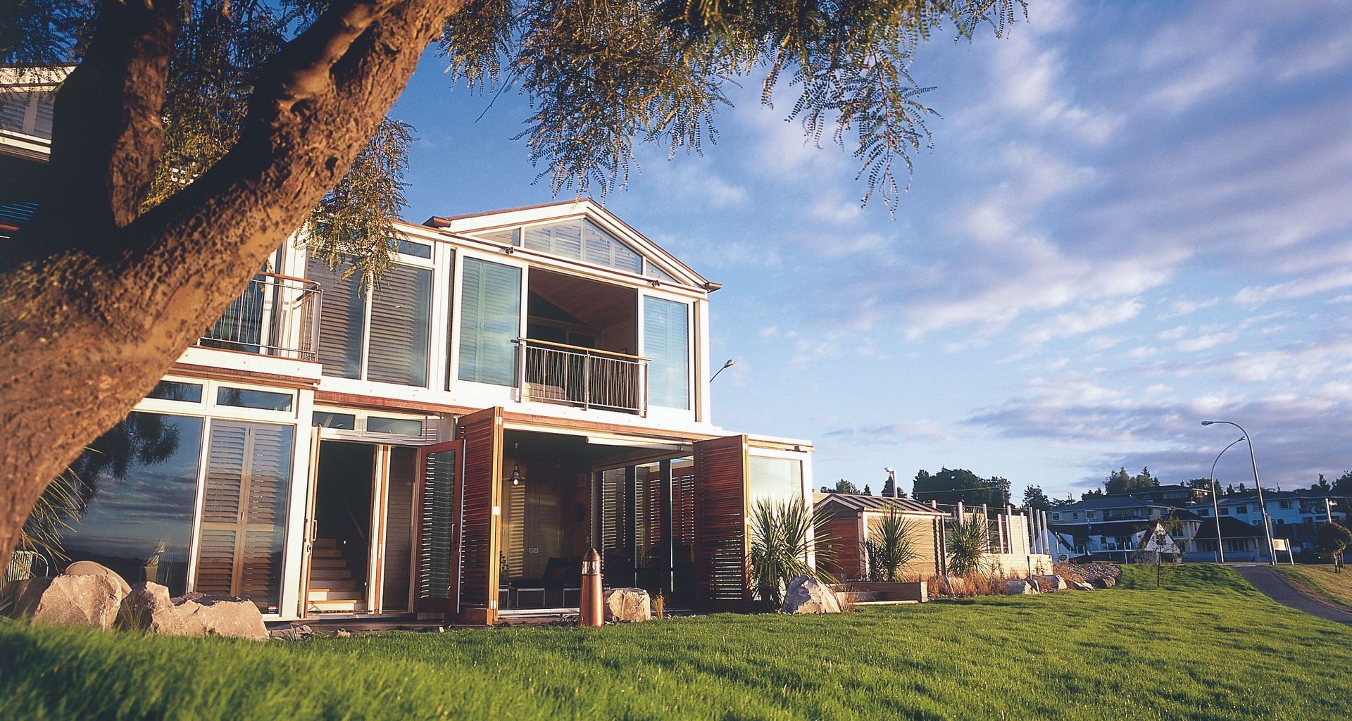Lakeside Boutique Accommodation banner