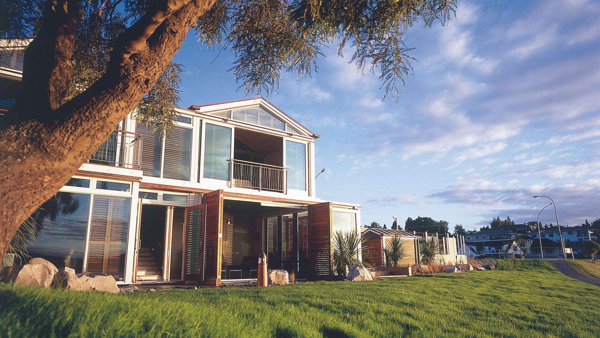 Te Kowhai Landing | Lakeside Boutique Accommodation banner
