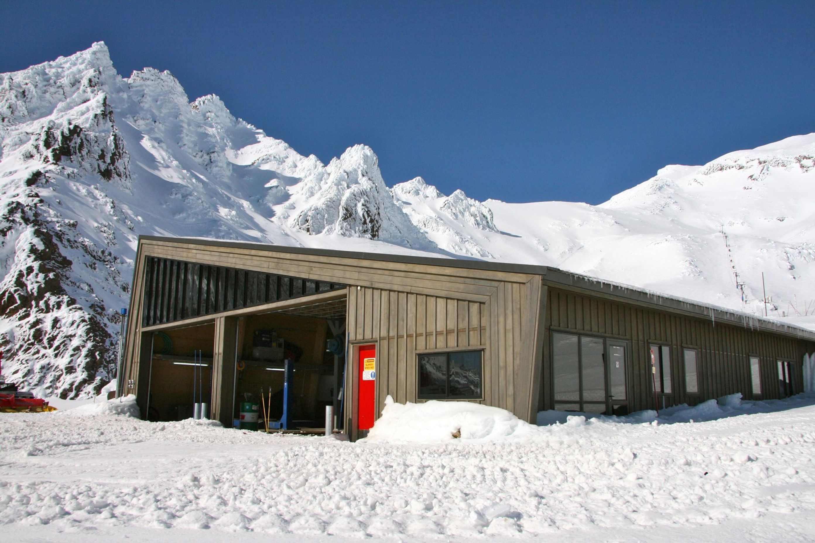Knoll Ridge Cat Shed