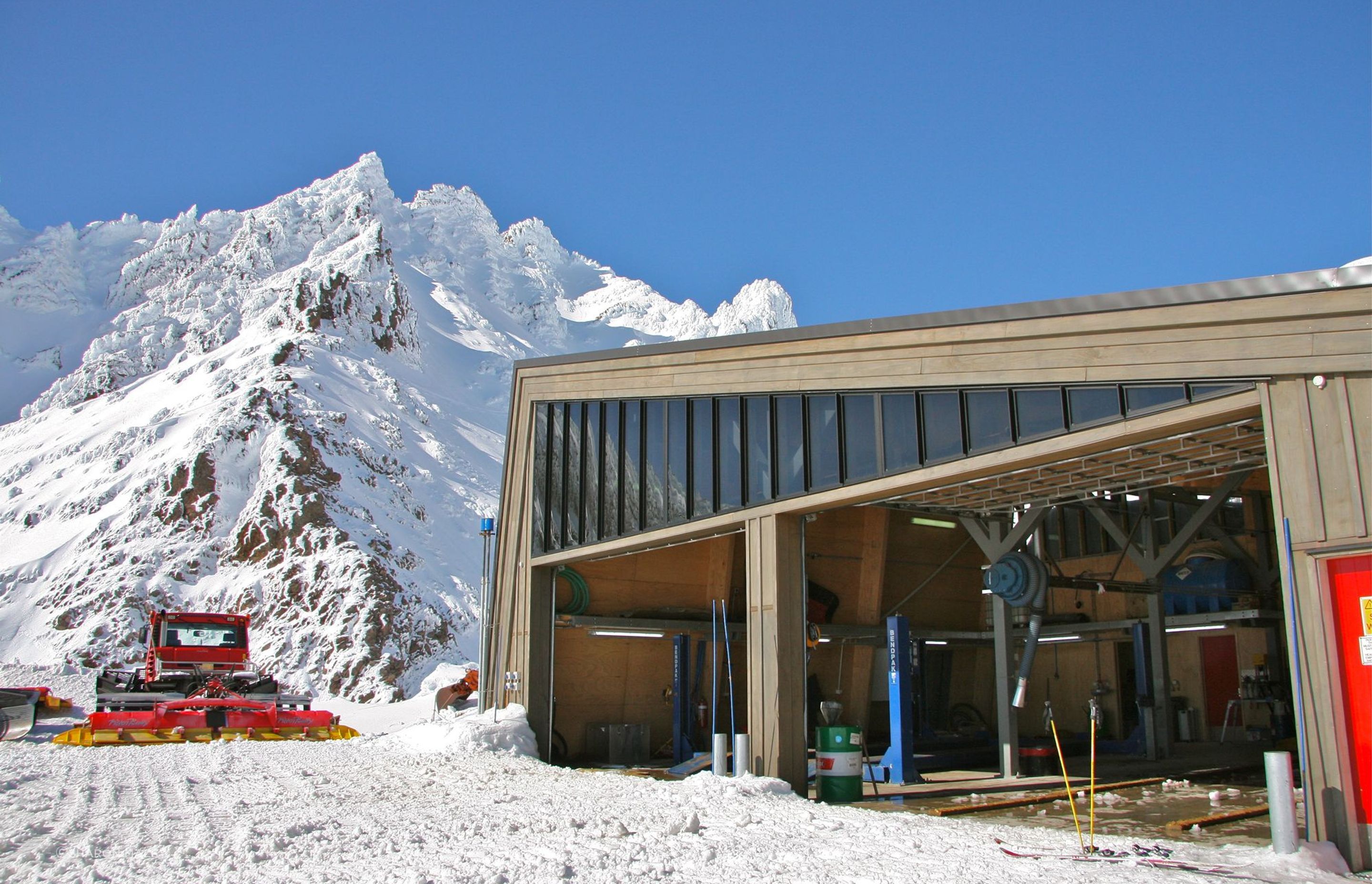 Knoll Ridge Cat Shed