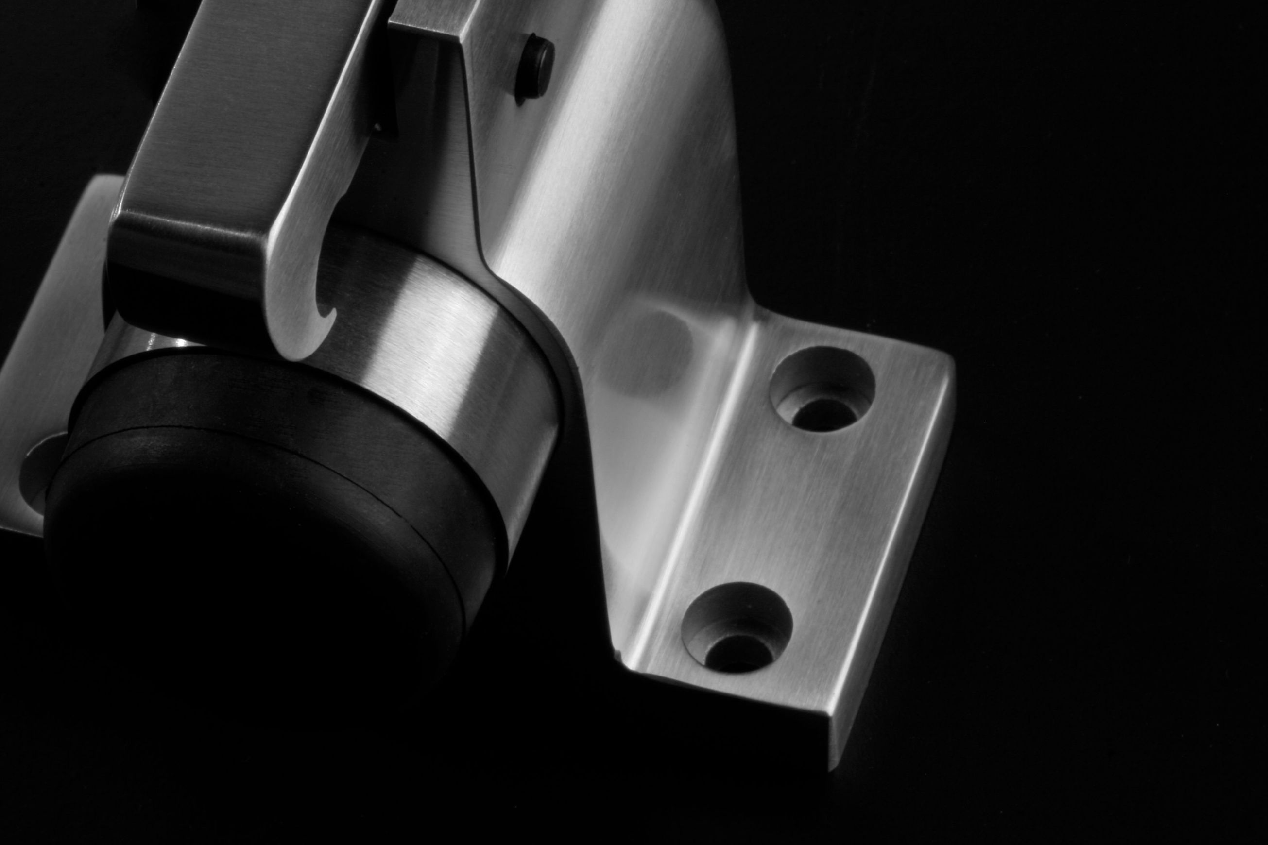 Door Stop for Heavy Doors: IN 13.010