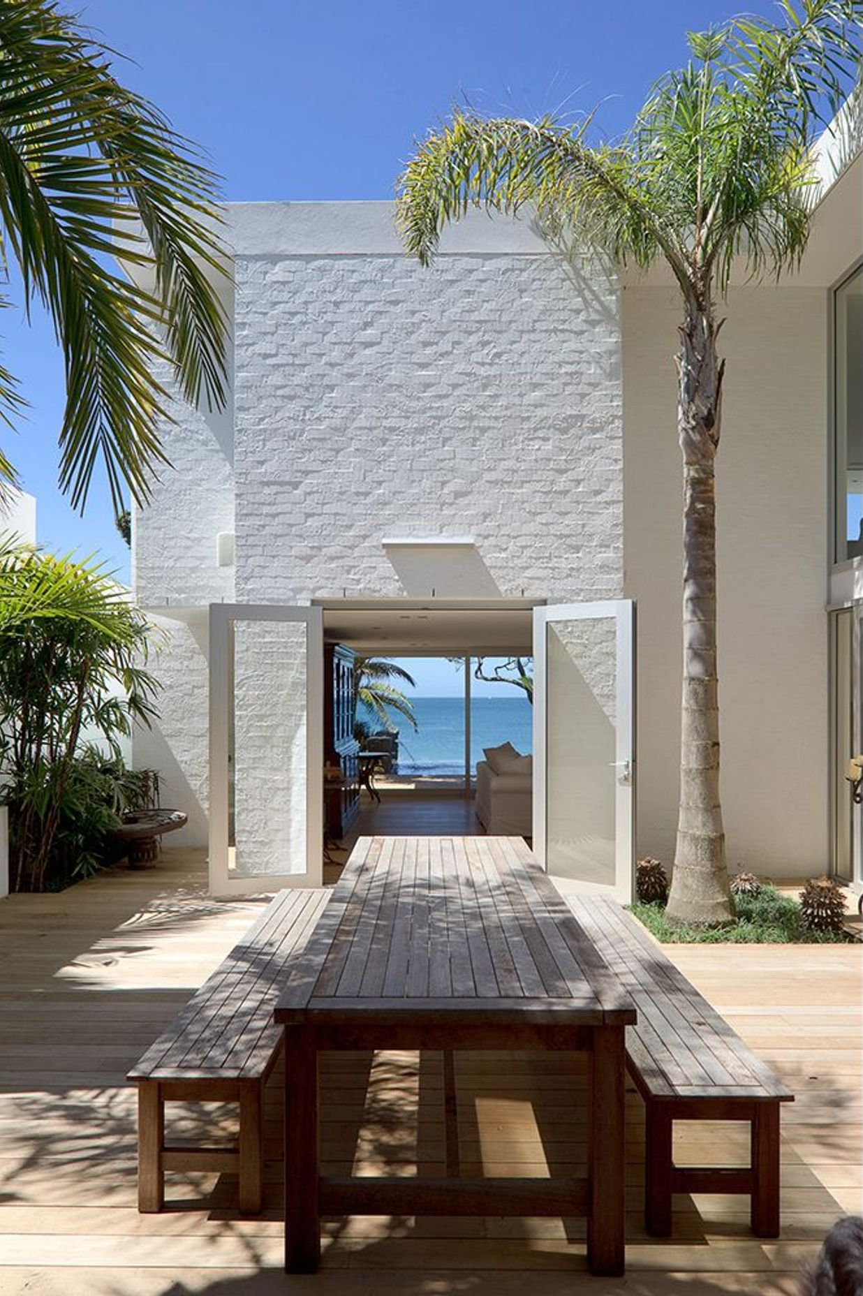 TAKAPUNA BEACH HOUSE