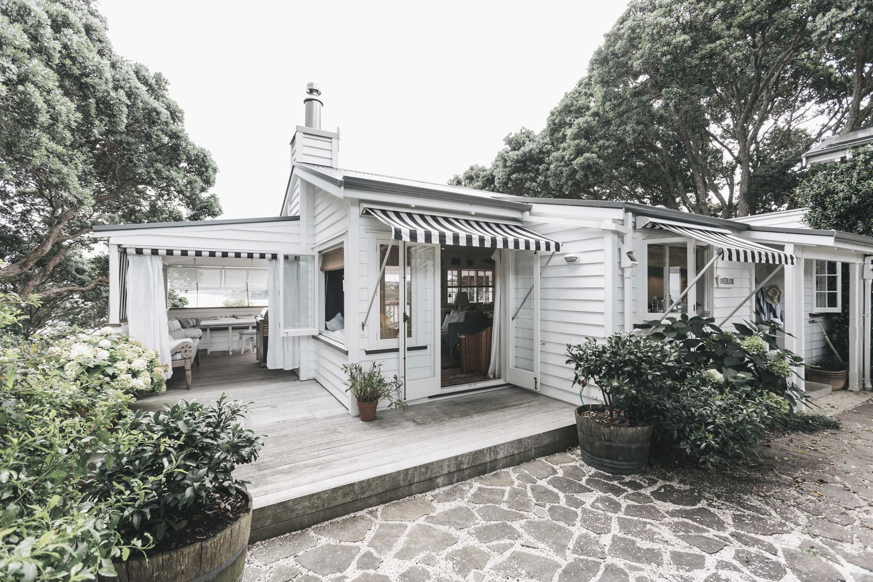 OVERLOOK COTTAGE - WAIHEKE ISLAND