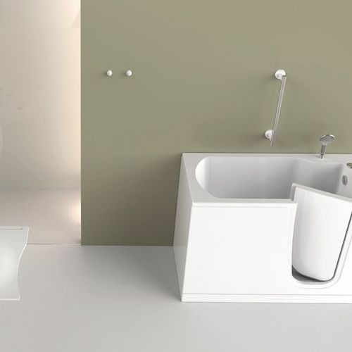 Oasi 106cm bathtub - door on the right by GOMAN