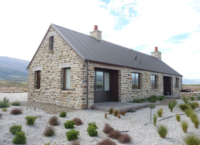 Lake Dunstan Stone House