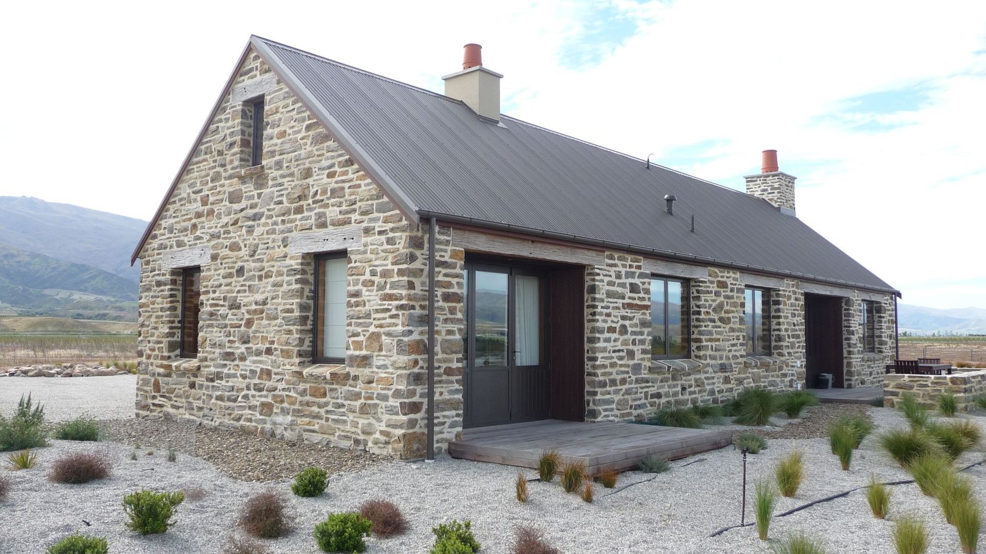 Lake Dunstan Stone House banner