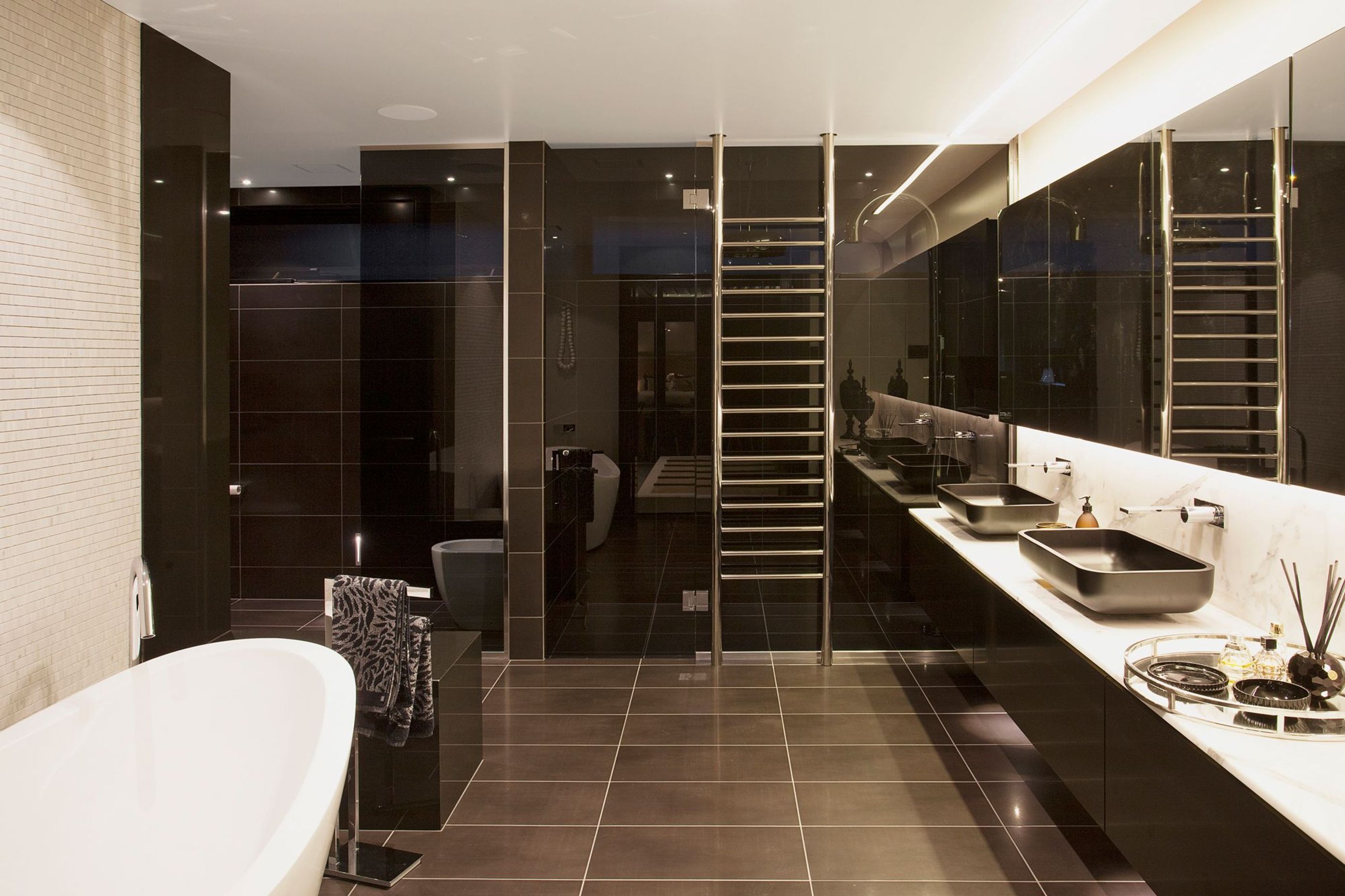DJ Hewitt Show Home