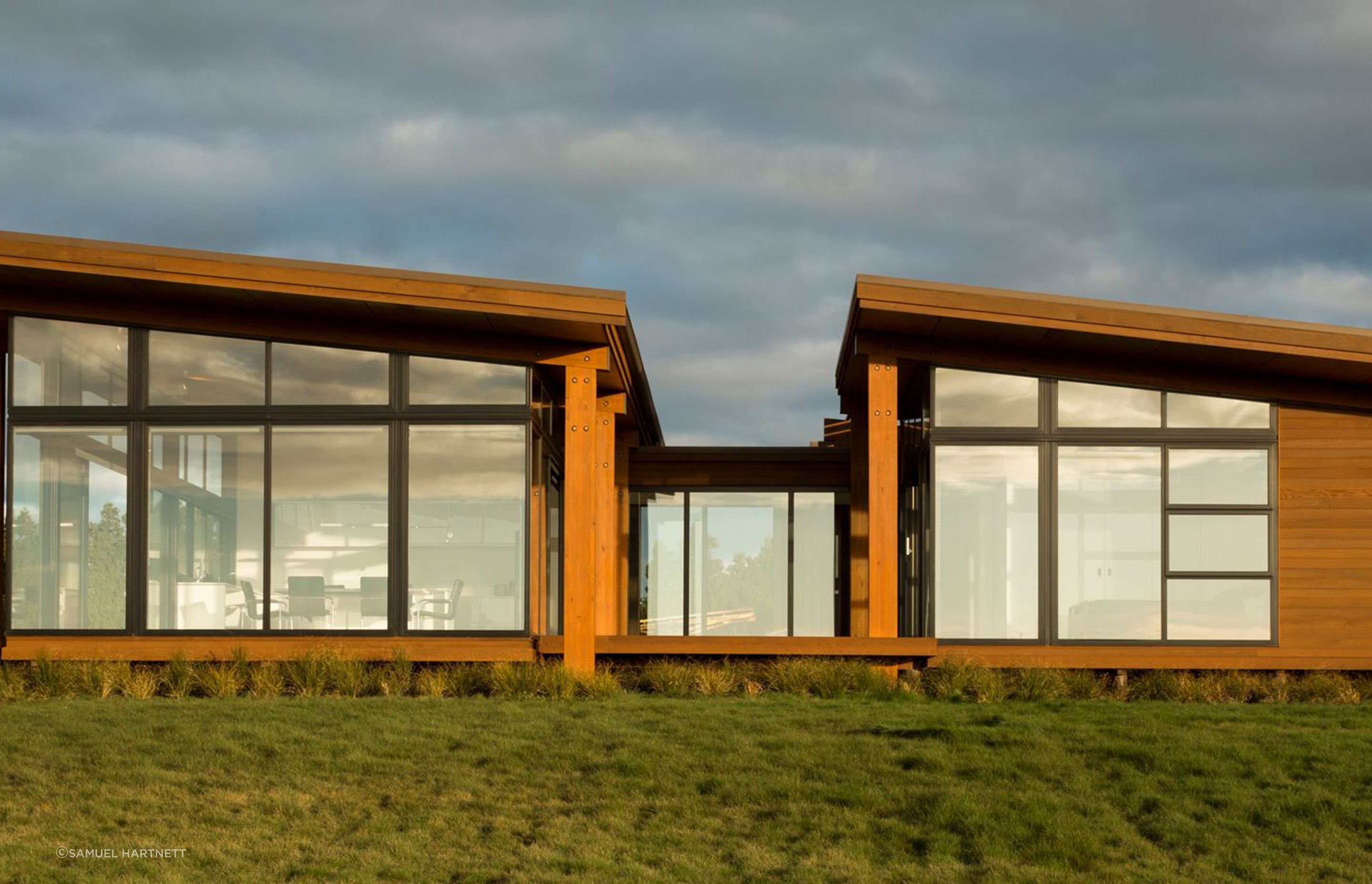 A breezeway separates two pavilions containing open plan living space from the secluded bedroom and bathroom wing.