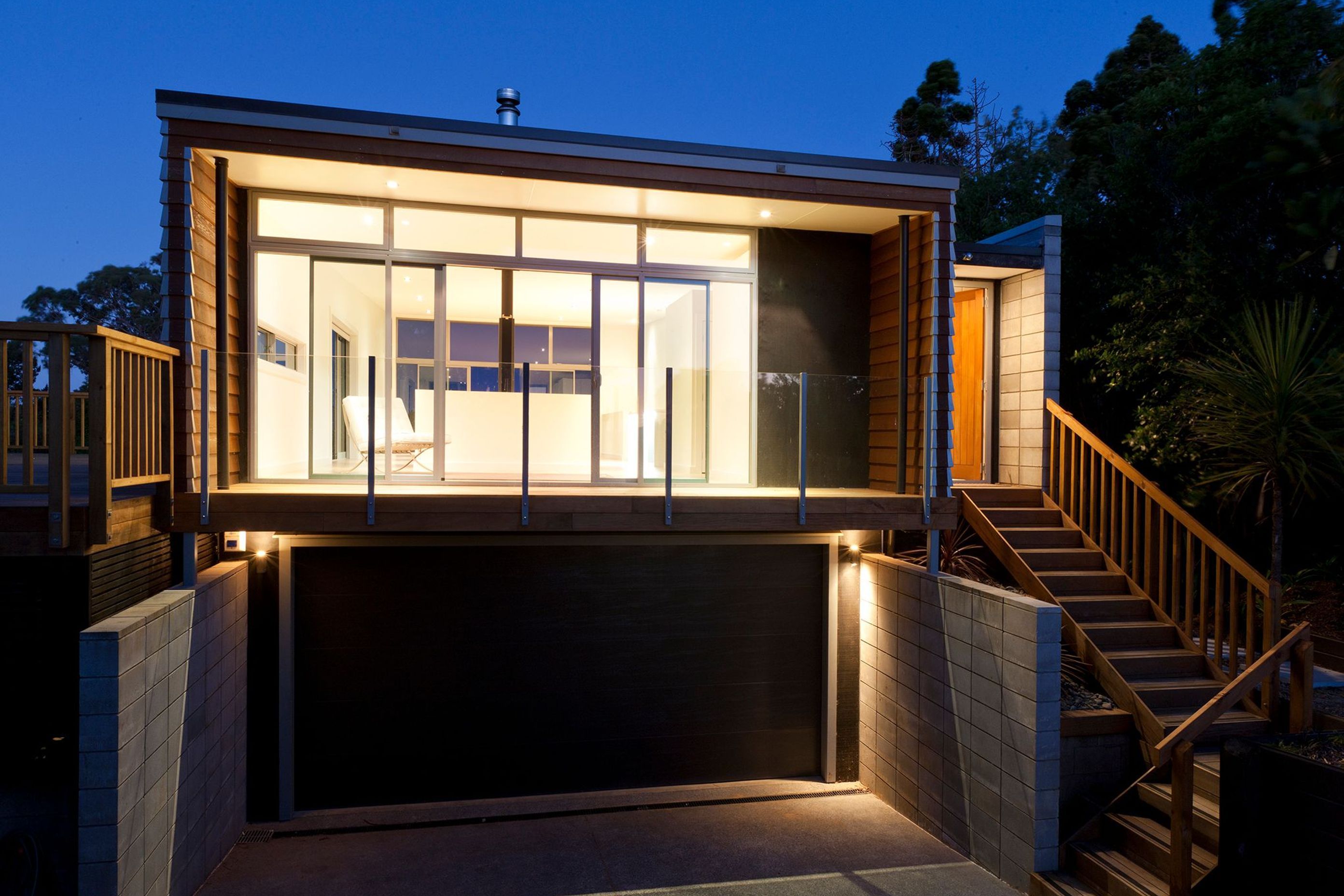 THE RIDGE HOUSE